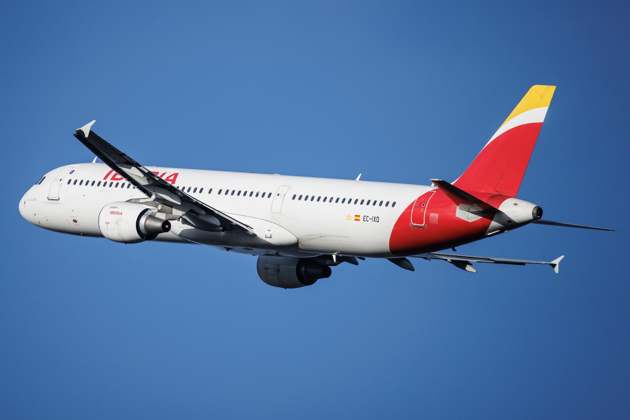Paris Orly Airport: Iberia (IB / IBE) | Airbus A321-212 A321 | EC-IXD | MSN 2220