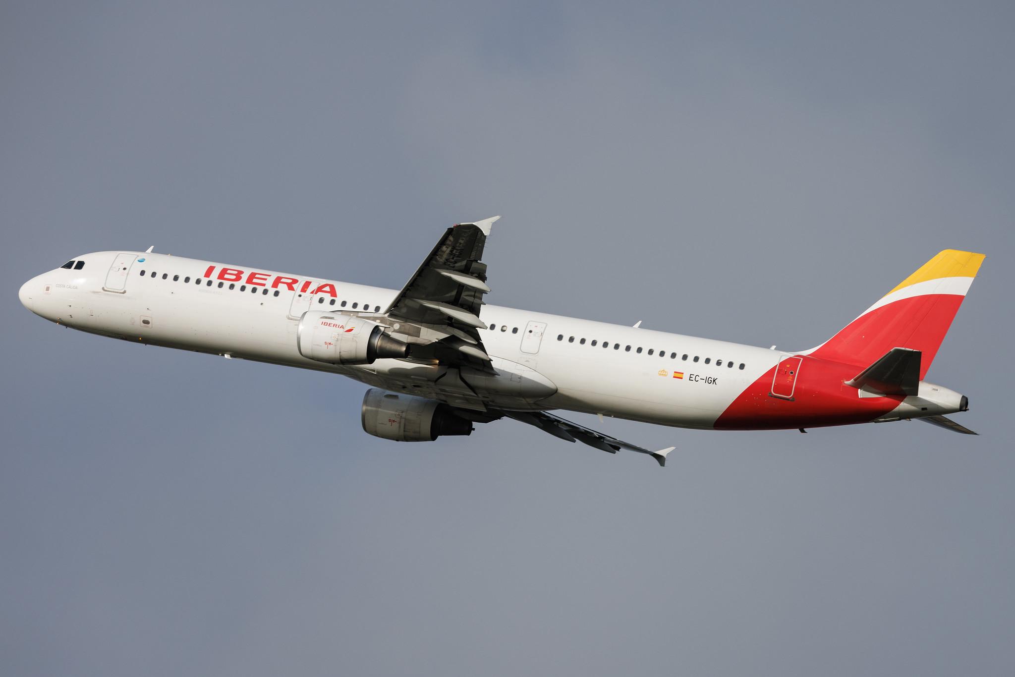Paris Orly Airport: Iberia (IB / IBE) | Airbus A321-213 A321 | EC-IGK | MSN 1572