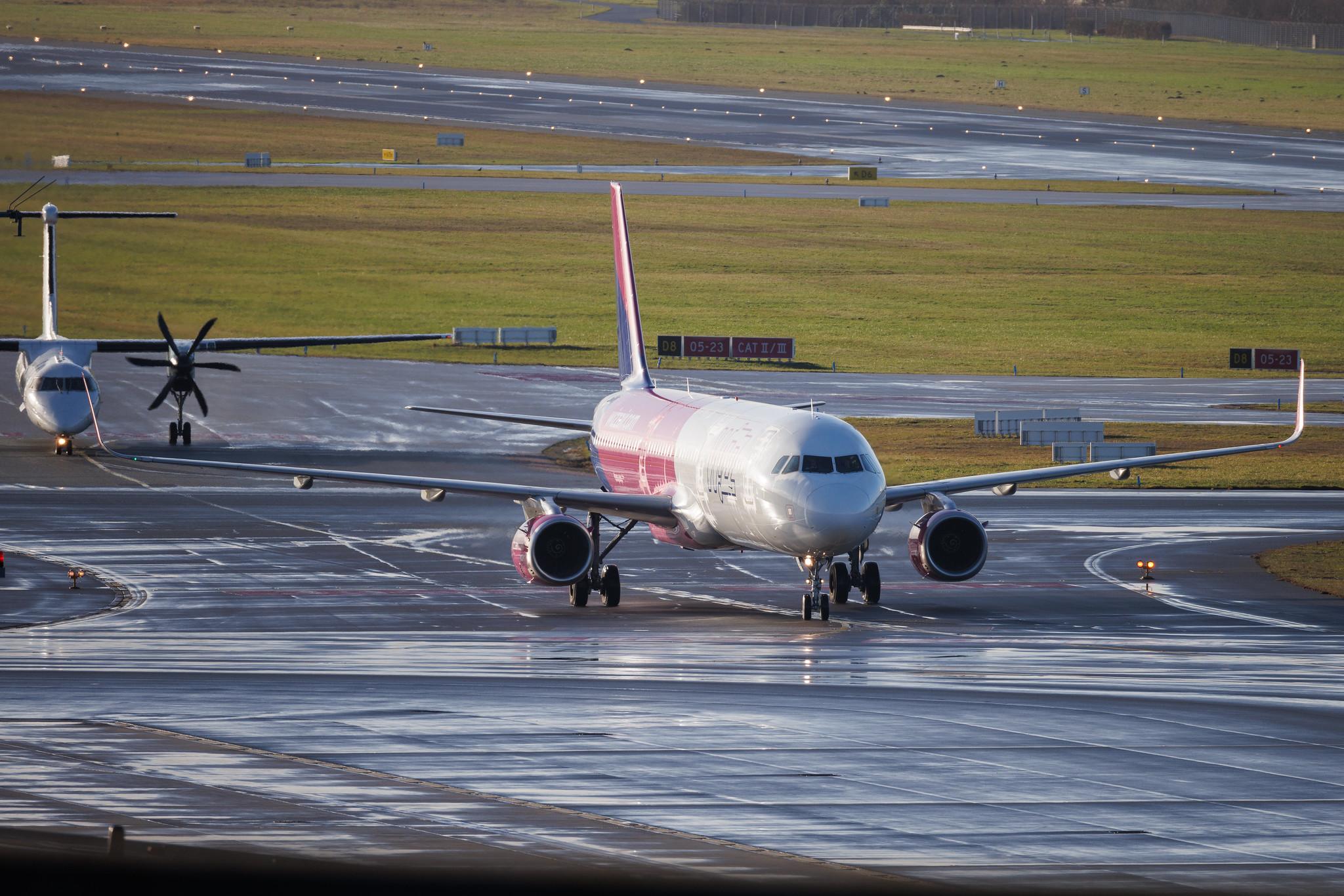 Hamburg Airport: Wizz Air (W6 / WZZ) | Airbus A321-231 A321 | HA-LXD | MSN 07032