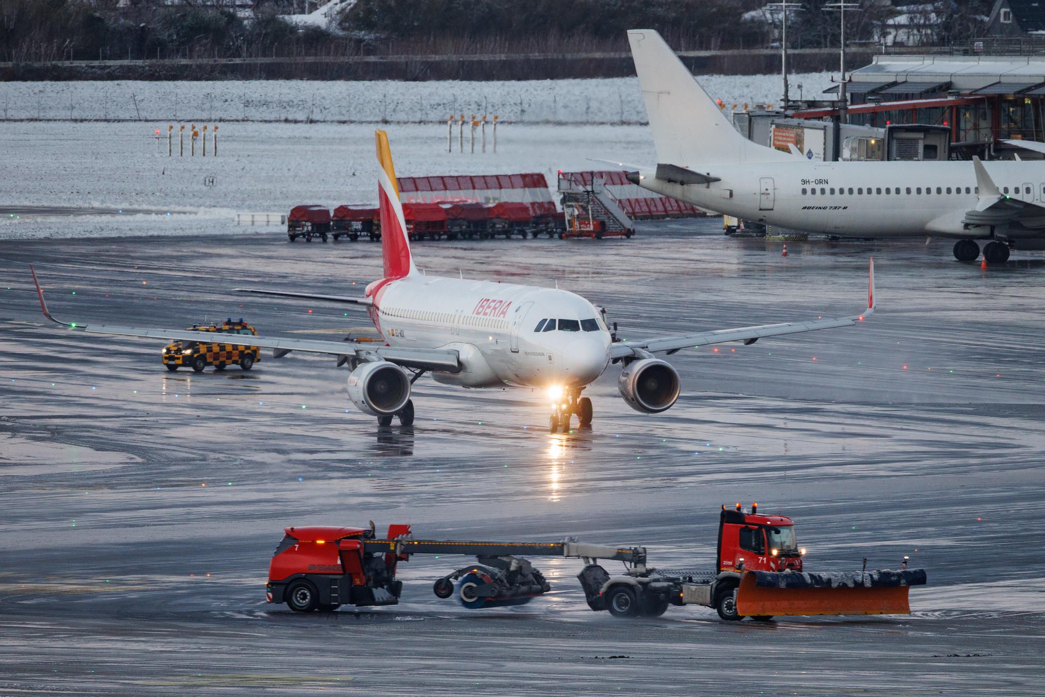 Hamburg Airport: Iberia (IB / IBE) | Airbus A320-214 A320 | EC-MDK | MSN 6328