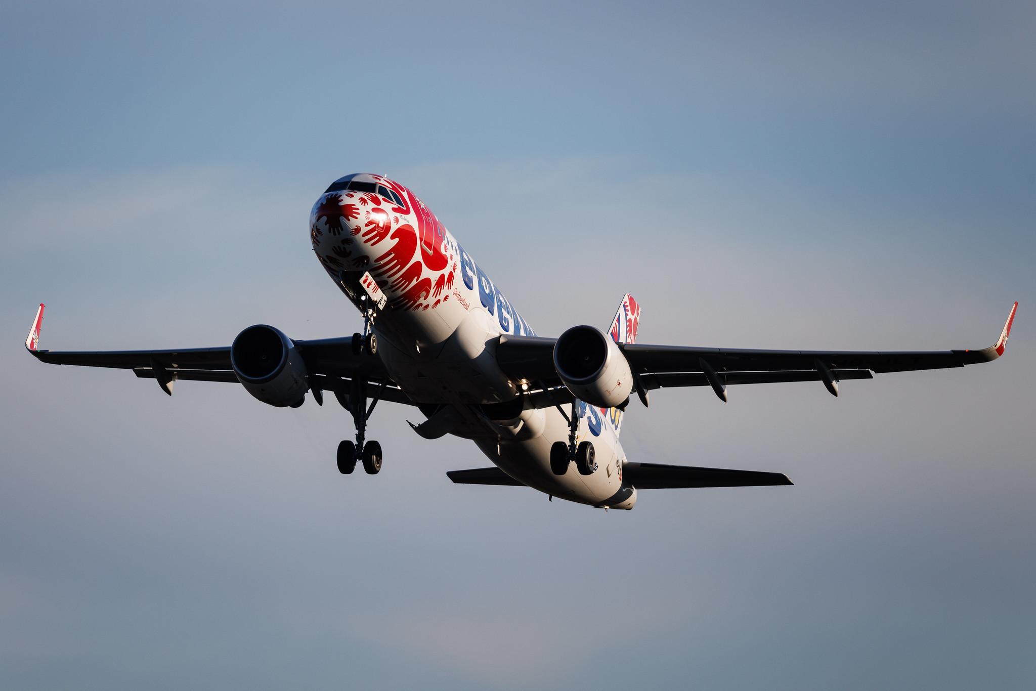 Hamburg Airport: Edelweiss Air (WK / EDW) |  Livery: Help Alliance Livery |  Airbus A320-214 A320 | HB-JLT | MSN 5518