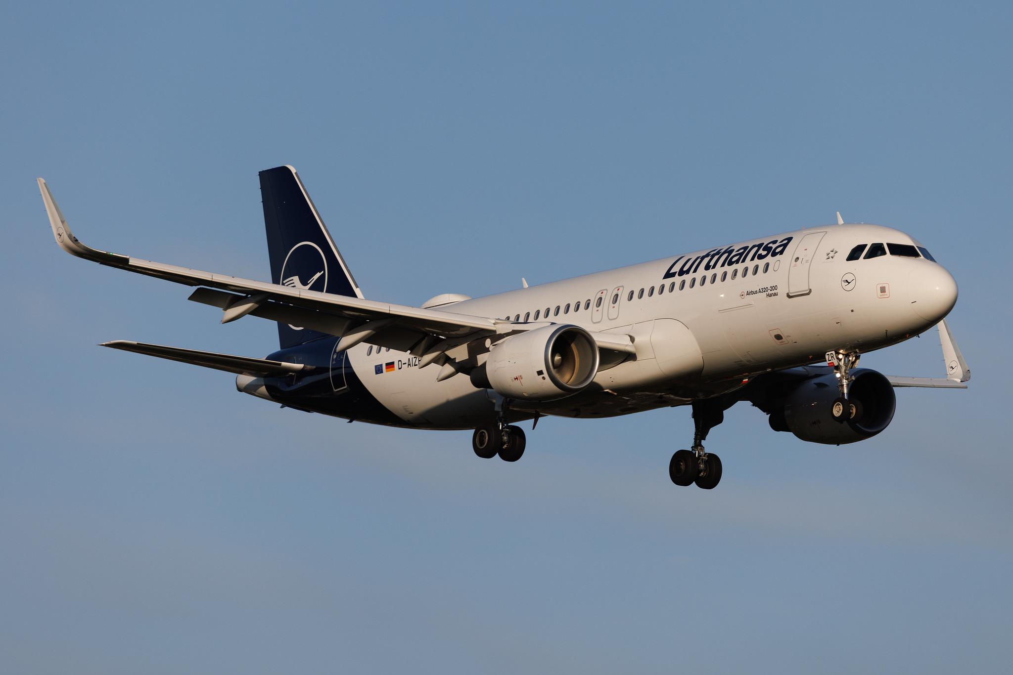 Hamburg Airport: Lufthansa (LH / DLH) | Airbus A320-214 A320 | D-AIZR | MSN 5525