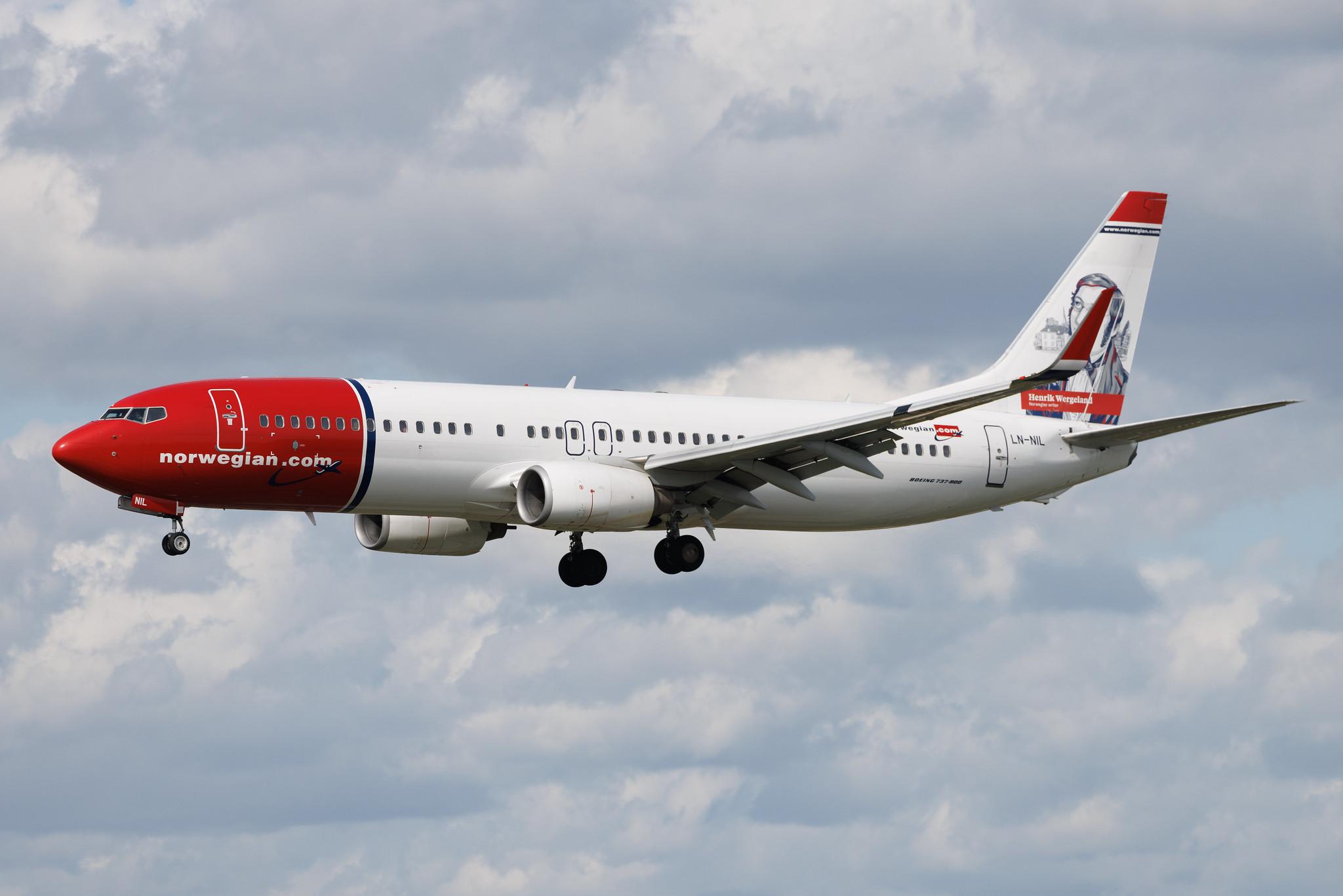 Hamburg Airport: Norwegian (DY / NOZ) | Livery: Henrik Wergeland Livery | Boeing 737-8KN B738 | LN-NIL | MSN 40237