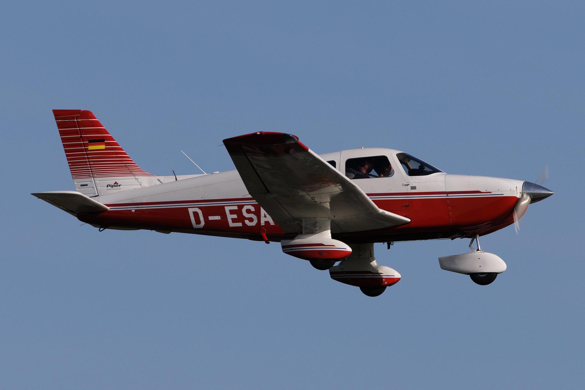 Hamburg Airport: Private Owner | Piper PA-28-181 Archer III P28R | D-ESAN | MSN 2843028