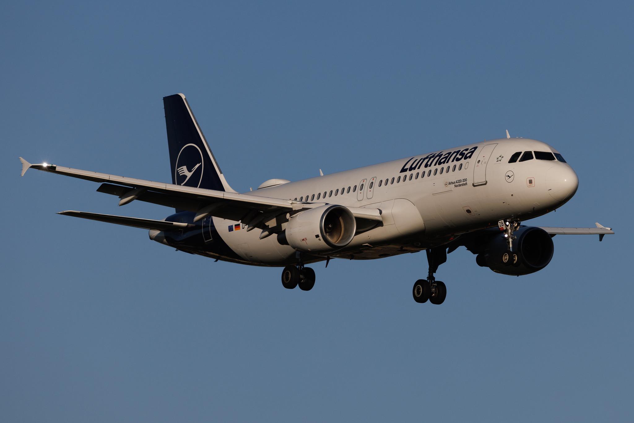 Hamburg Airport: Lufthansa (LH / DLH) | Airbus A320-214 A320 | D-AIZB | MSN 4120