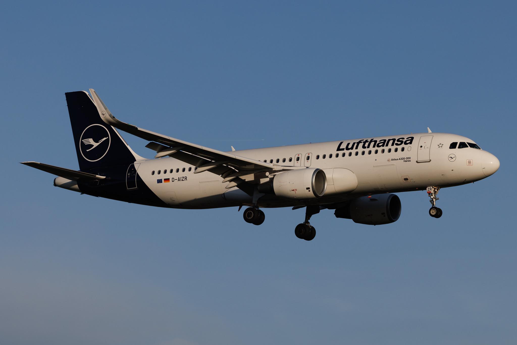Hamburg Airport: Lufthansa (LH / DLH) | Airbus A320-214 A320 | D-AIZR | MSN 5525