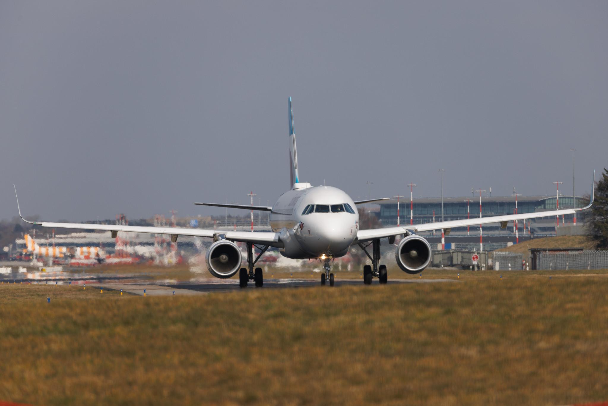 Hamburg Airport: Eurowings (EW / EWG) | Airbus A320-214 A320 | D-AEWU | MSN 7513