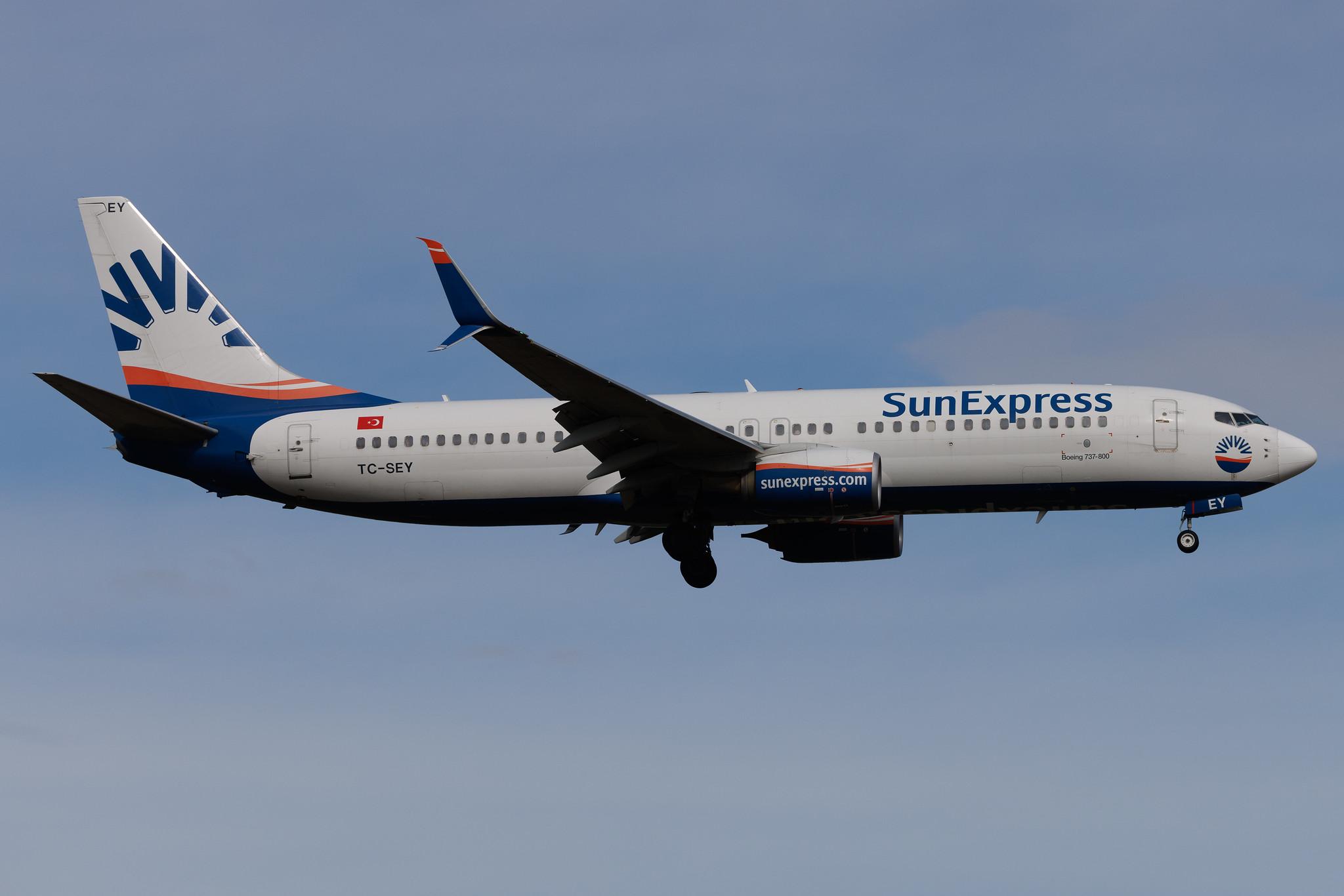 Vienna International Airport: SunExpress (XQ / SXS) | Boeing 737-8HC B738 | TC-SEY | MSN 61182