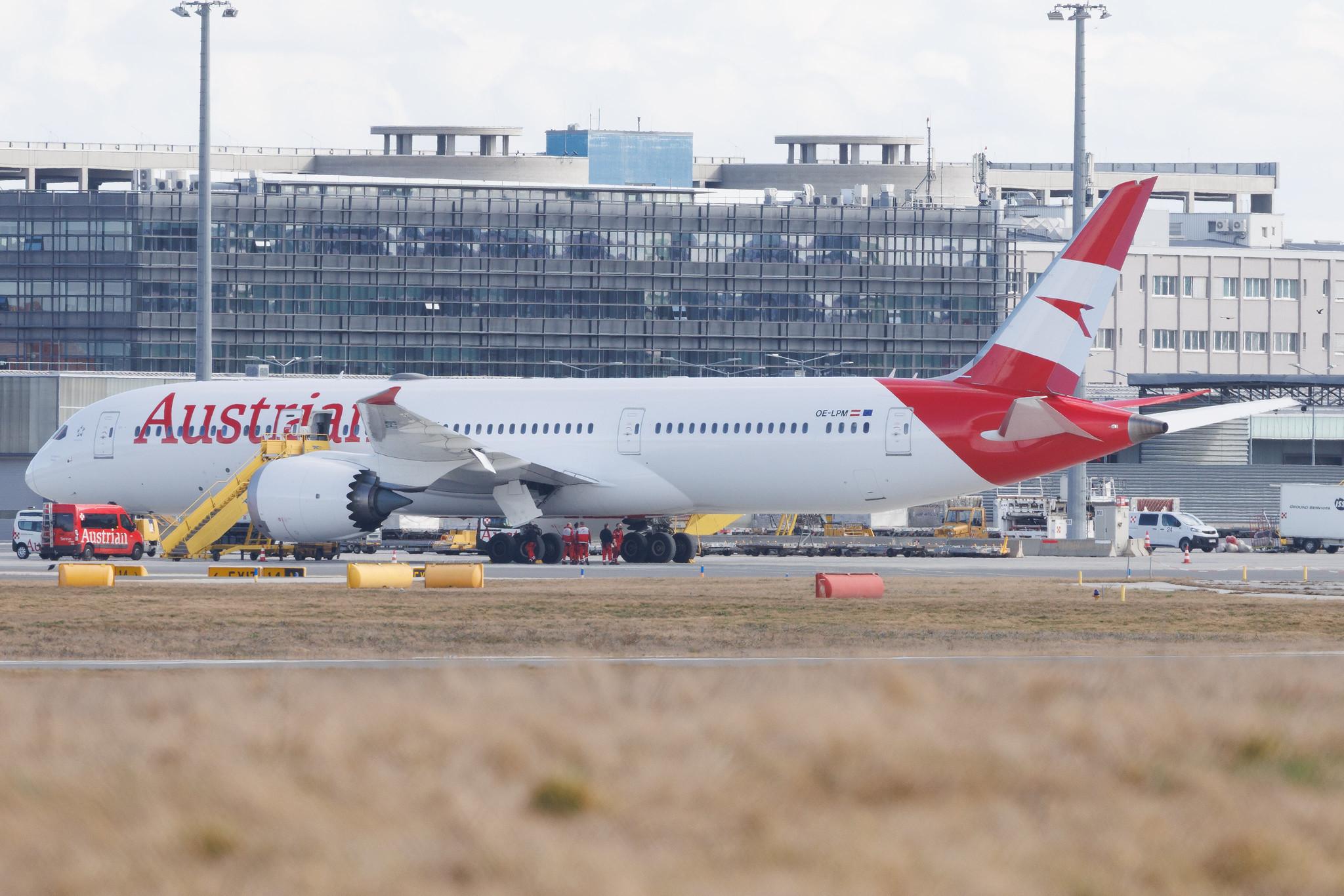 Vienna International Airport: Austrian Airlines (OS / AUA) | Boeing 787-9 Dreamliner B789 | OE-LPM | MSN 62736