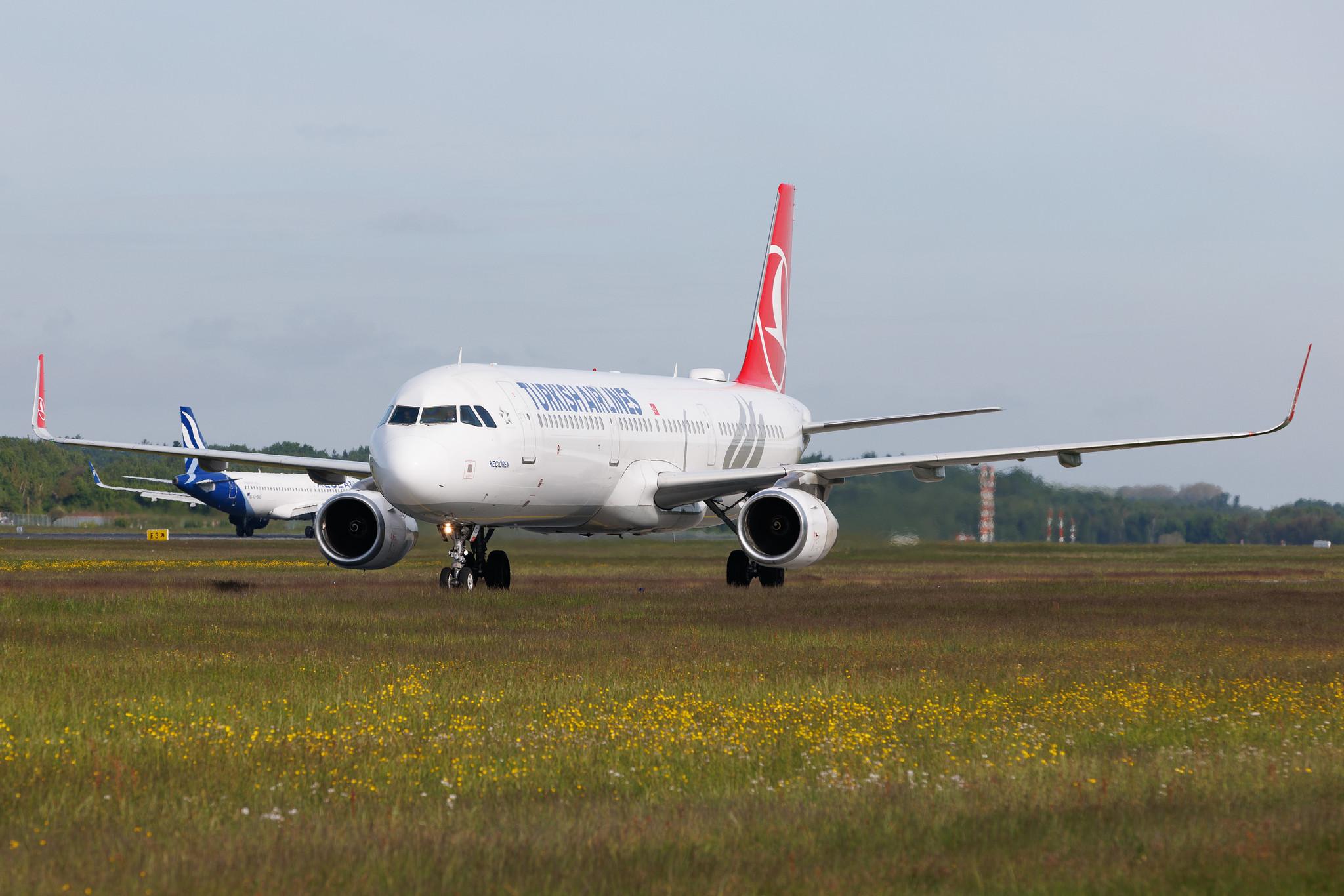 Hamburg Airport: Turkish Airlines (TK / THY) | Airbus A321-231 A321 | TC-JSJ | MSN 5633