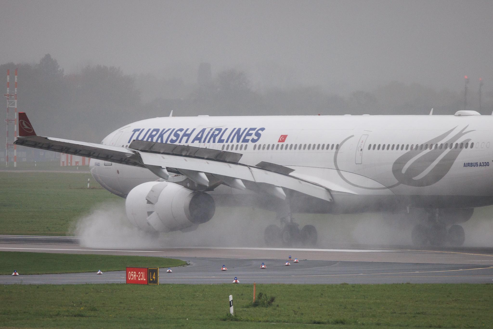 Düsseldorf Airport: Turkish Airlines (TK / THY) | Airbus A330-343 A333 | TC-JNO | MSN 1298