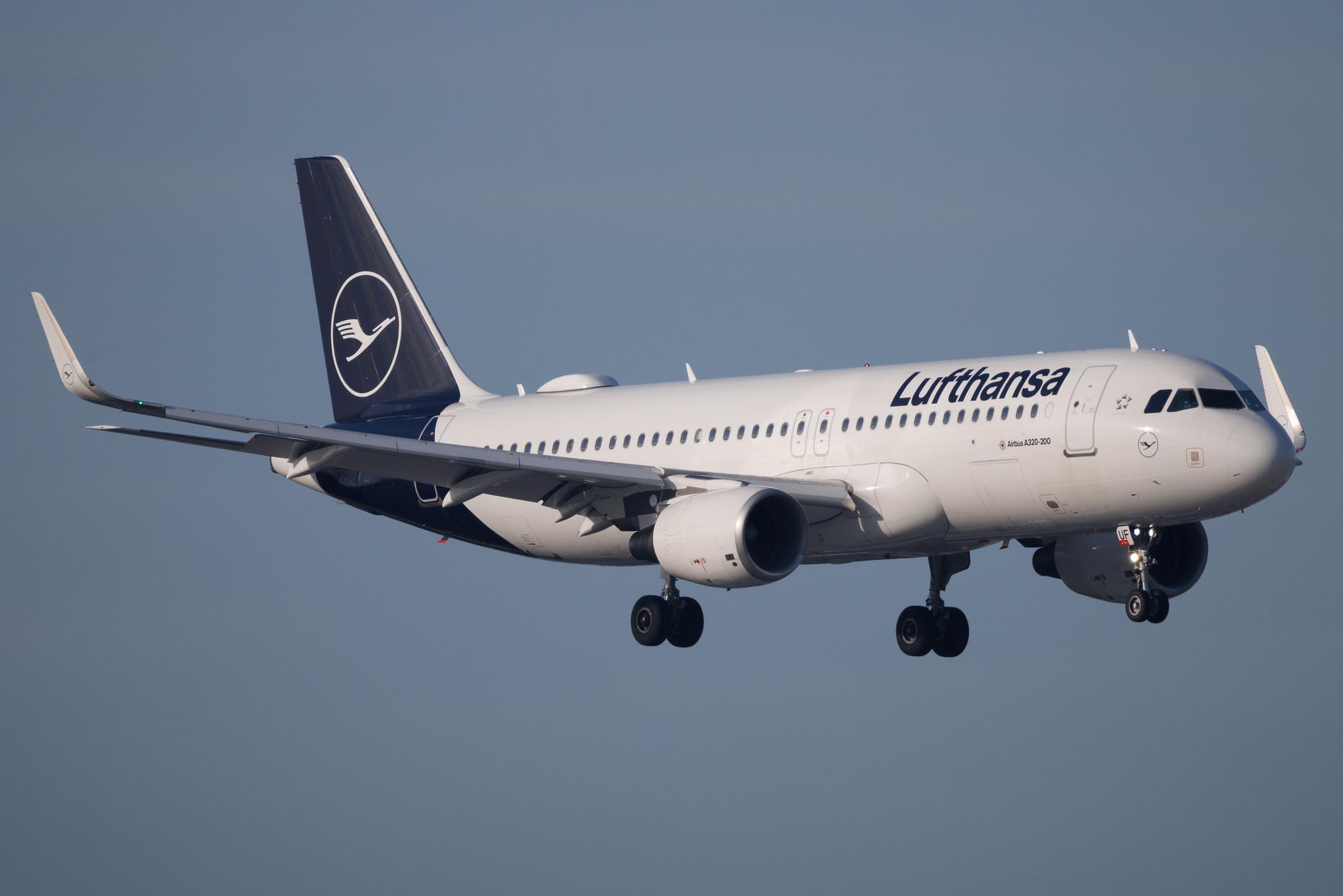 Hamburg Airport: Lufthansa (LH / DLH) | Airbus A320-214 A320 | D-AIUF | MSN 6141