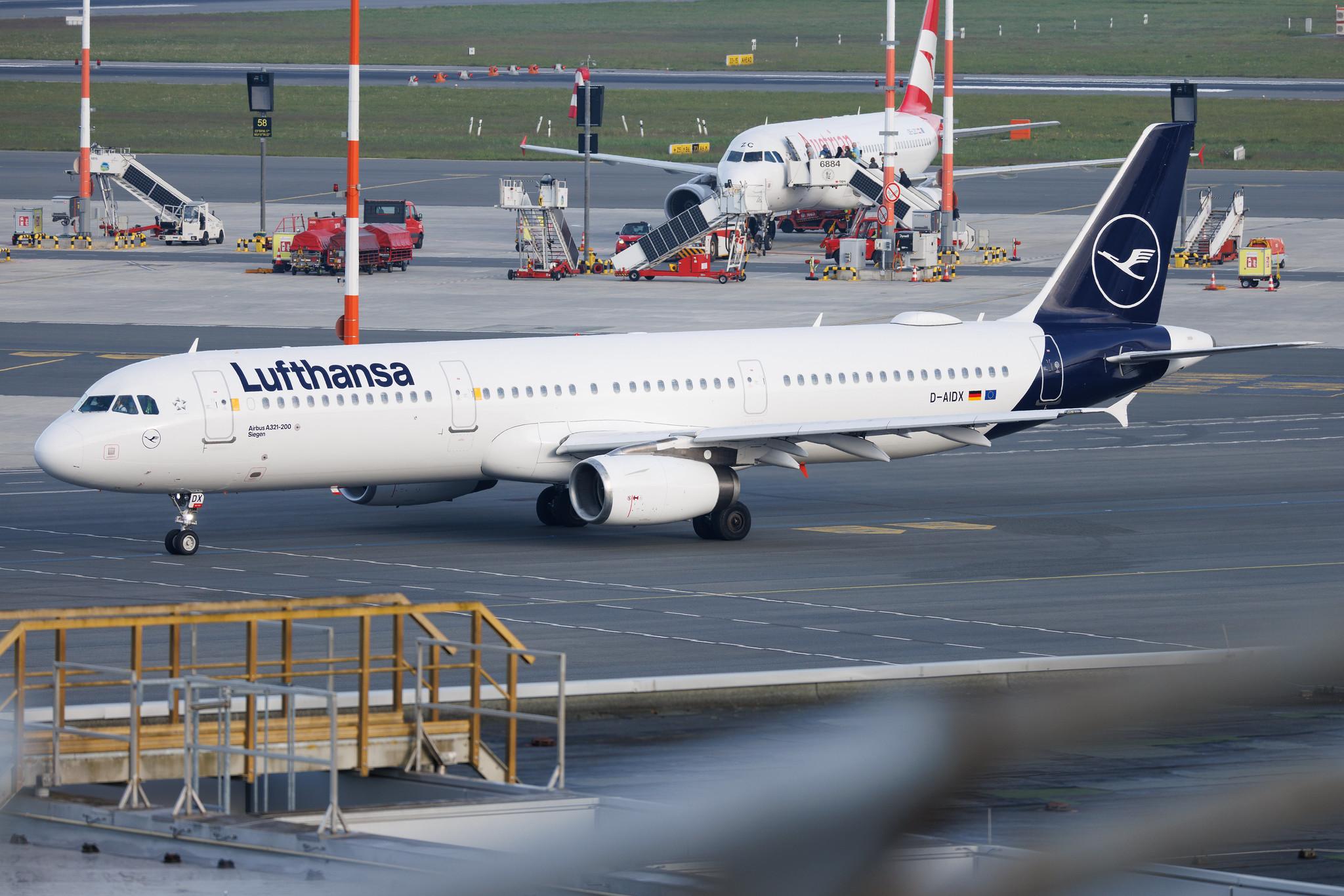 Hamburg Airport: Lufthansa (LH / DLH) | Airbus A321-231 A321 | D-AIDX | MSN 6451