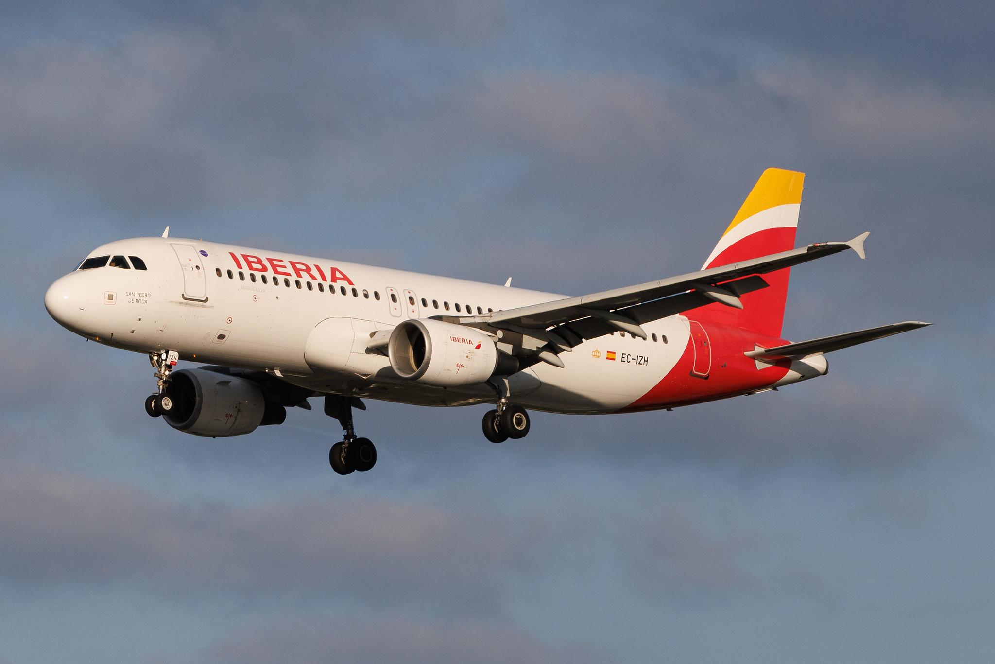 Hamburg Airport: Iberia (IB / IBE) | Airbus A320-214 A320 | EC-IZH | MSN 2225