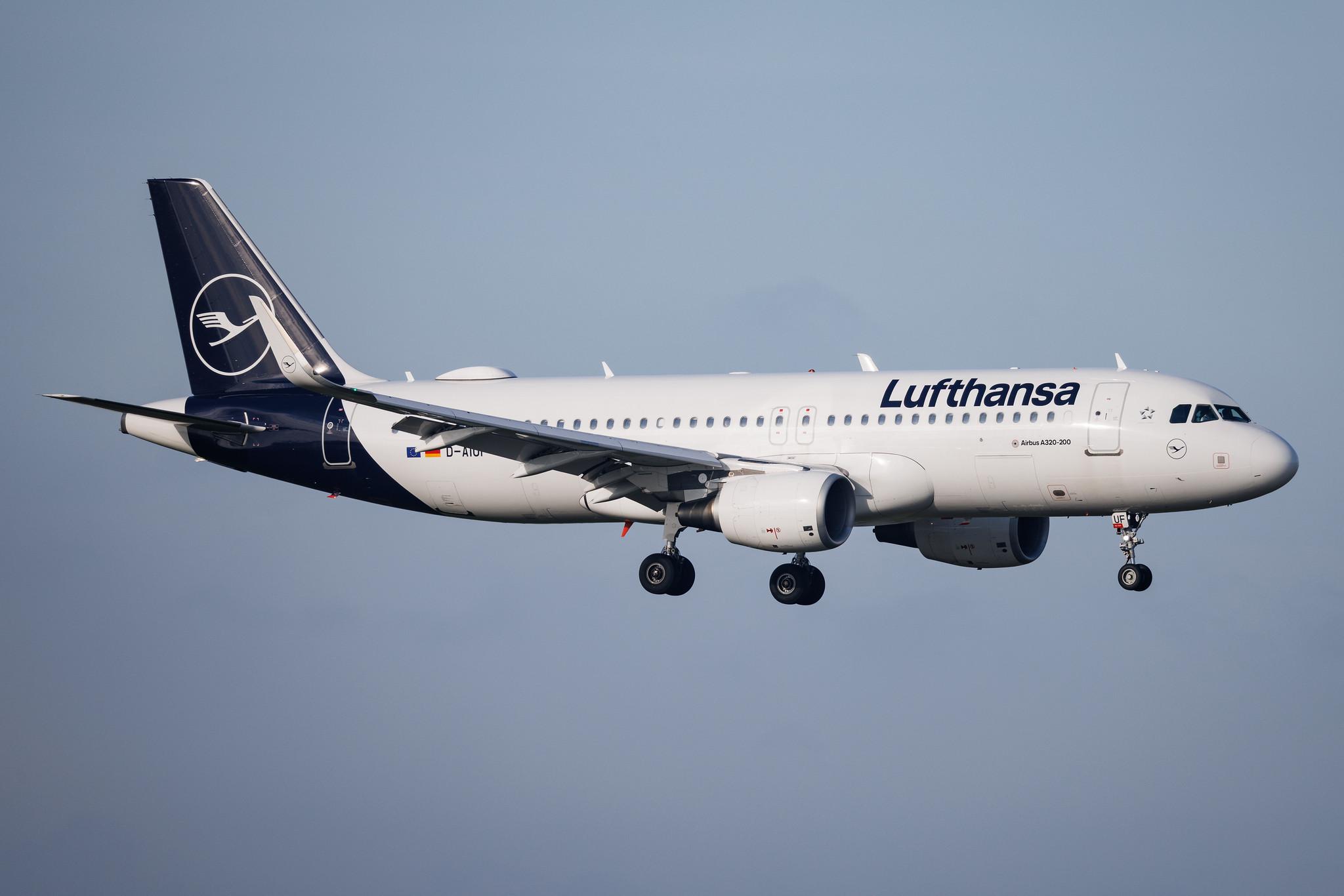 Hamburg Airport: Lufthansa (LH / DLH) | Airbus A320-214 A320 | D-AIUF | MSN 6141