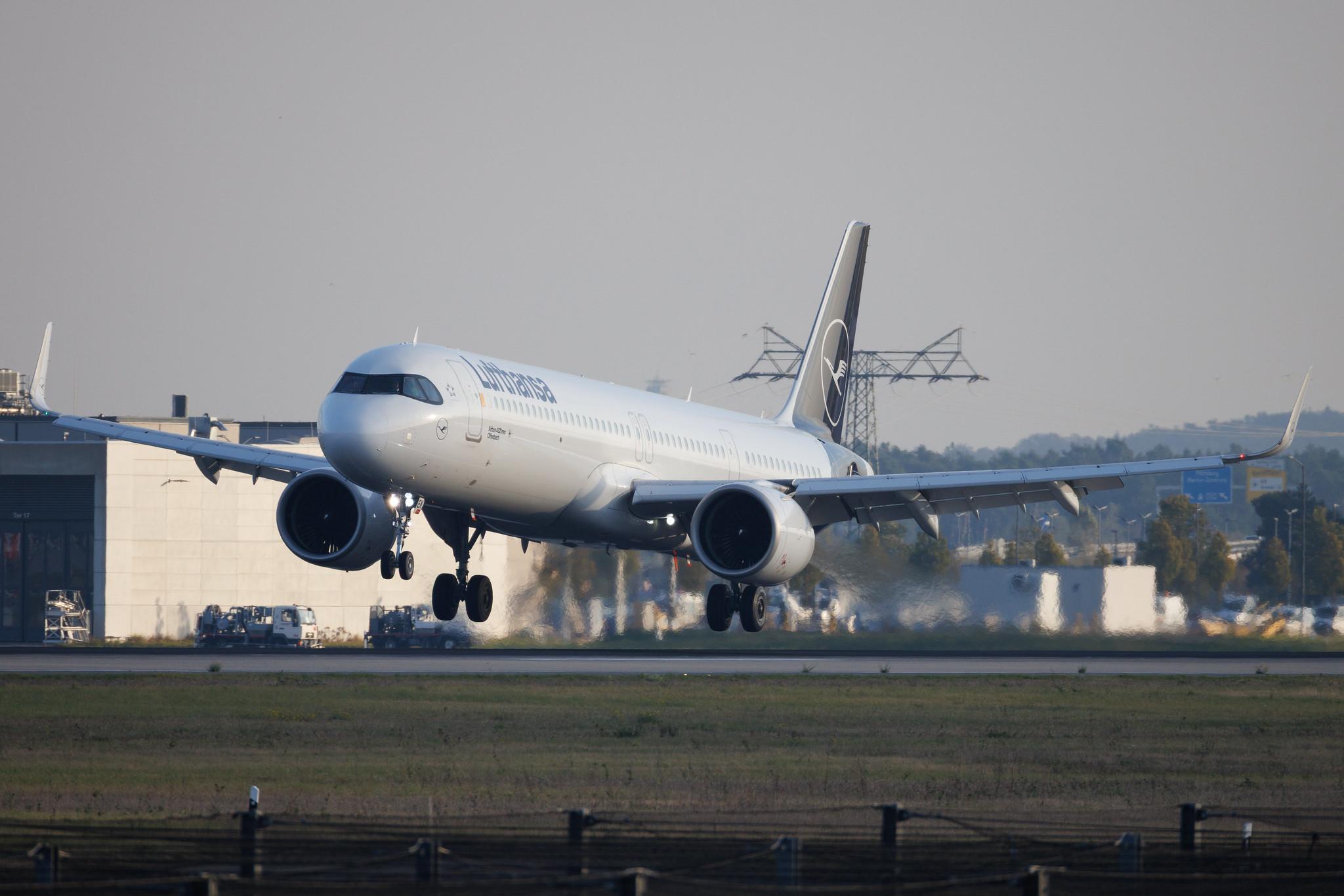 Flughafen Berlin Brandenburg: Lufthansa (LH / DLH) | Airbus A321-271NX A21N | D-AIEK | MSN 10583