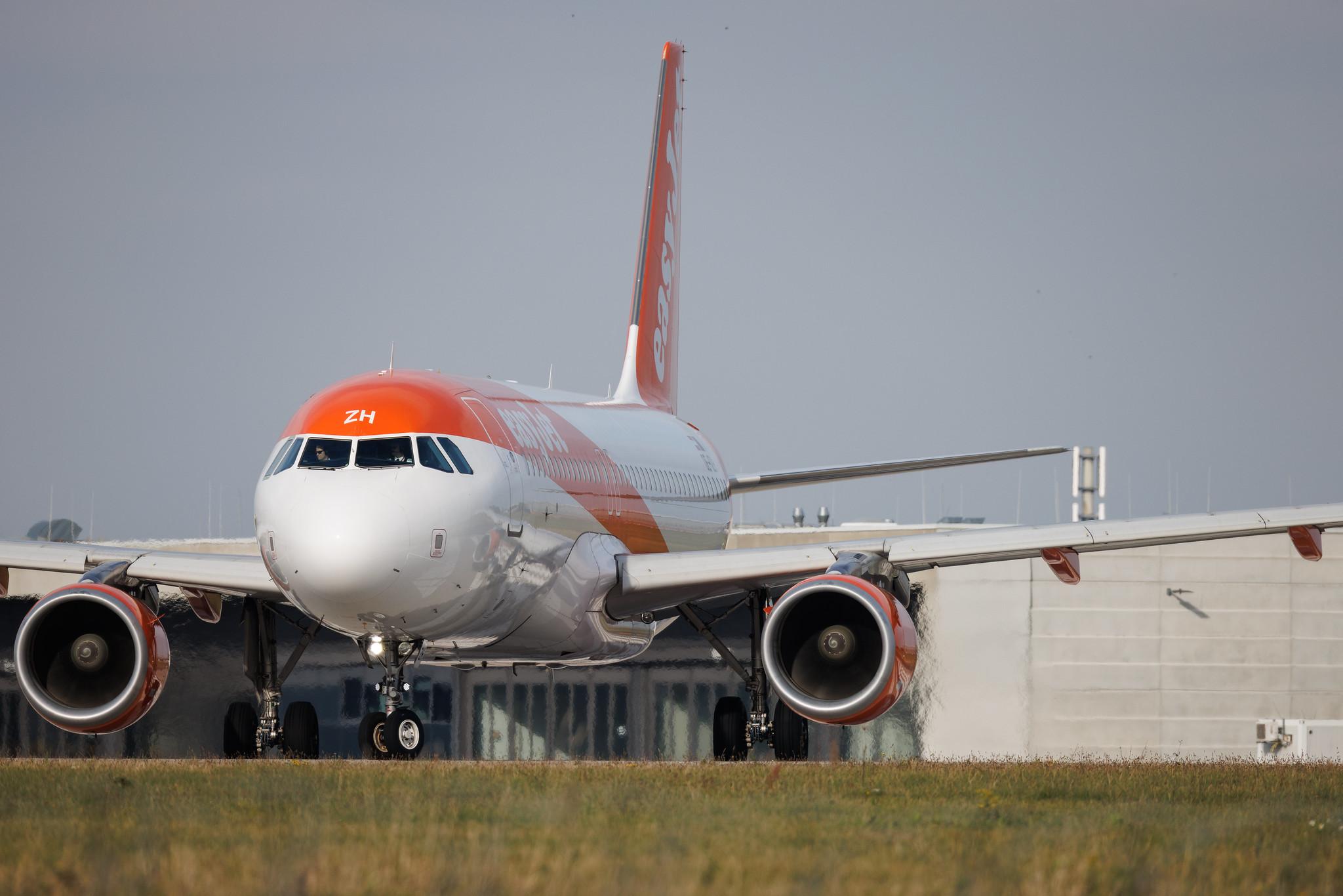 Flughafen Berlin Brandenburg: easyJet (U2 / EZY) | Operator: easyJet Europe | Airbus A320-214 A320 | OE-IZH | MSN 06892