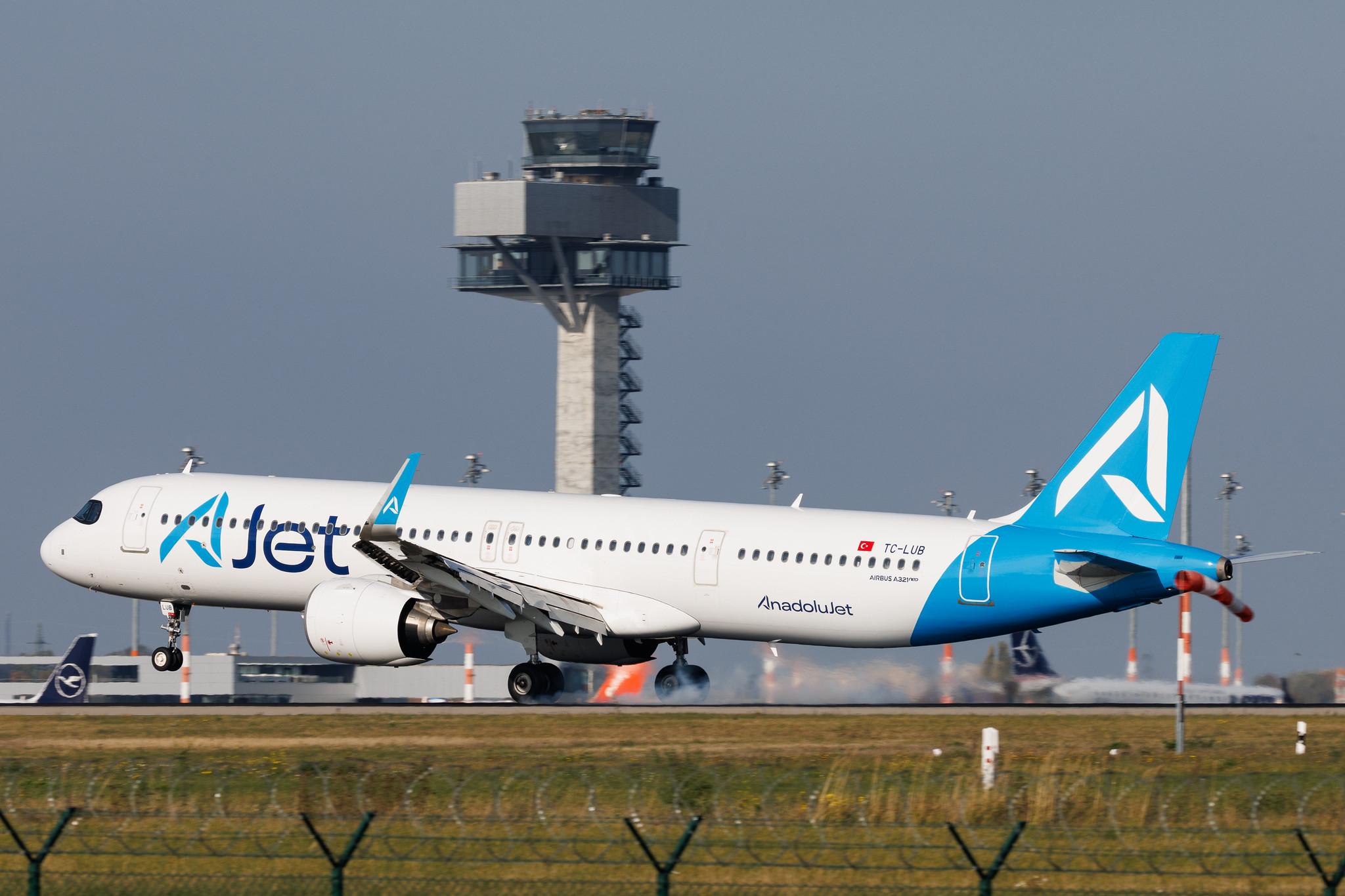Flughafen Berlin Brandenburg: AnadoluJet (TK / THY) | Operator: Turkish Airlines | Airbus A321-271NX A21N | TC-LUB | MSN 10272