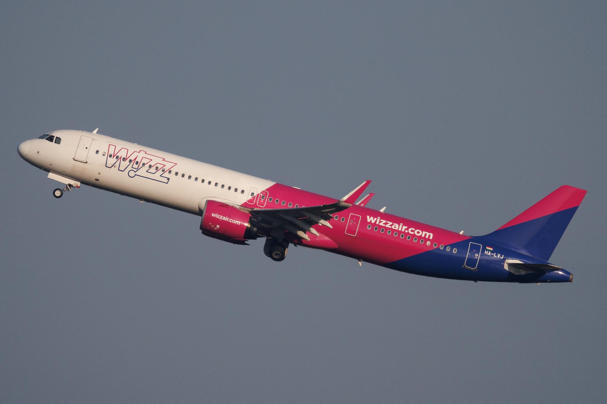 Flughafen Berlin Brandenburg: Wizz Air (W6 / WZZ) | Airbus A321-271NX A21N | HA-LVJ | MSN 10257