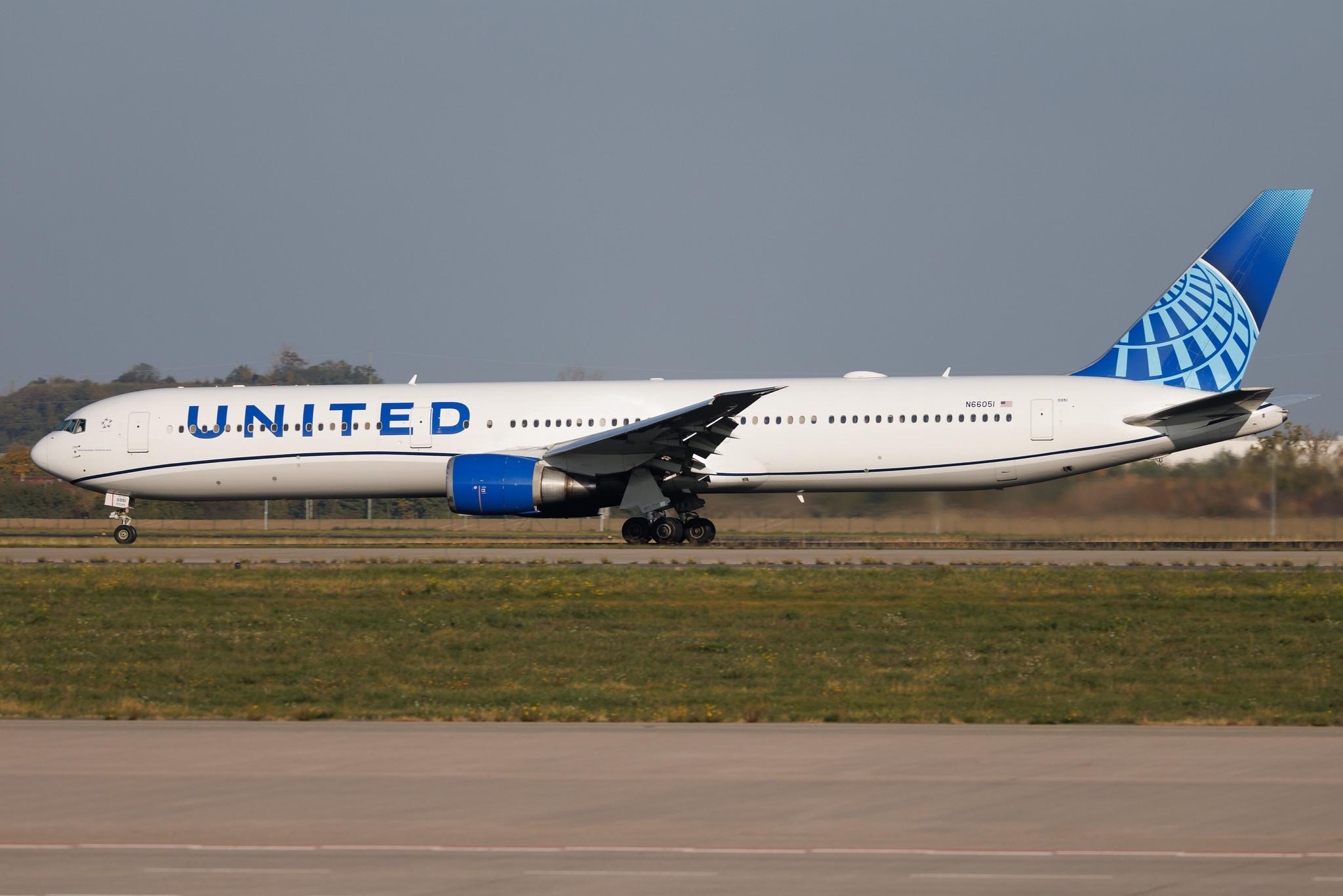 Flughafen Berlin Brandenburg: United Airlines (UA / UAL) | Boeing 767-424(ER) B764 | N66051 | MSN 29446