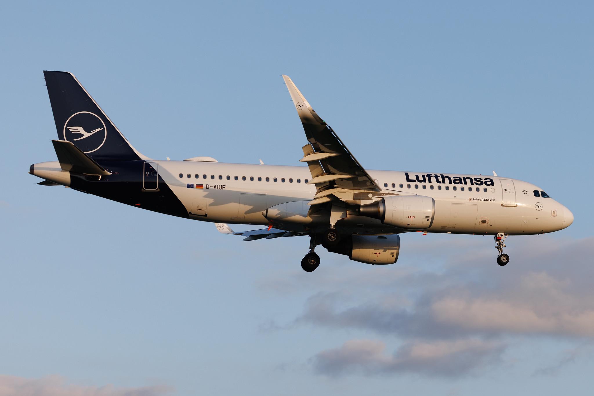 Hamburg Airport: Lufthansa (LH / DLH) | Airbus A320-214 A320 | D-AIUF | MSN 6141