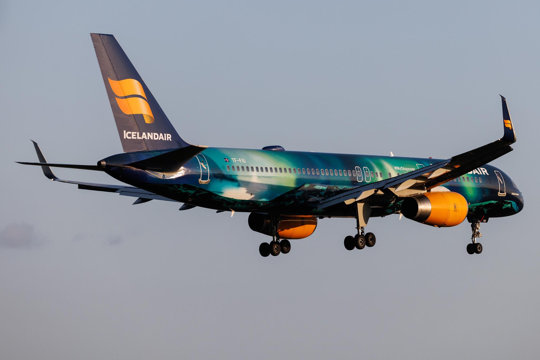 Hamburg Airport: Icelandair (FI / ICE) | Livery: Aurora Borealis Livery | Boeing 757-256 B752 | TF-FIU | MSN 26243