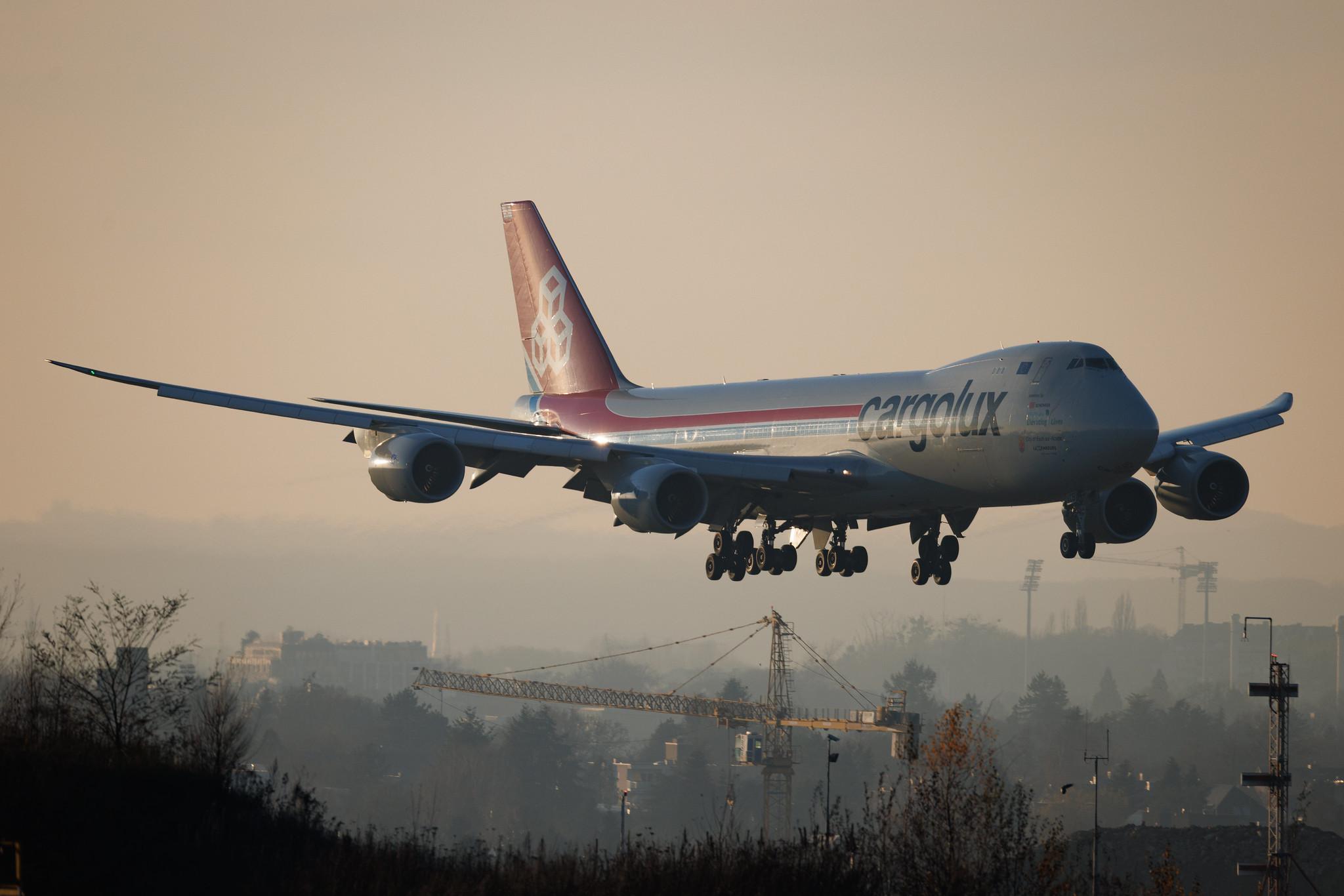 Luxembourg Findel Airport: Cargolux (CV / CLX) | Boeing 747-8R7F B748 | LX-VCB | MSN 35806