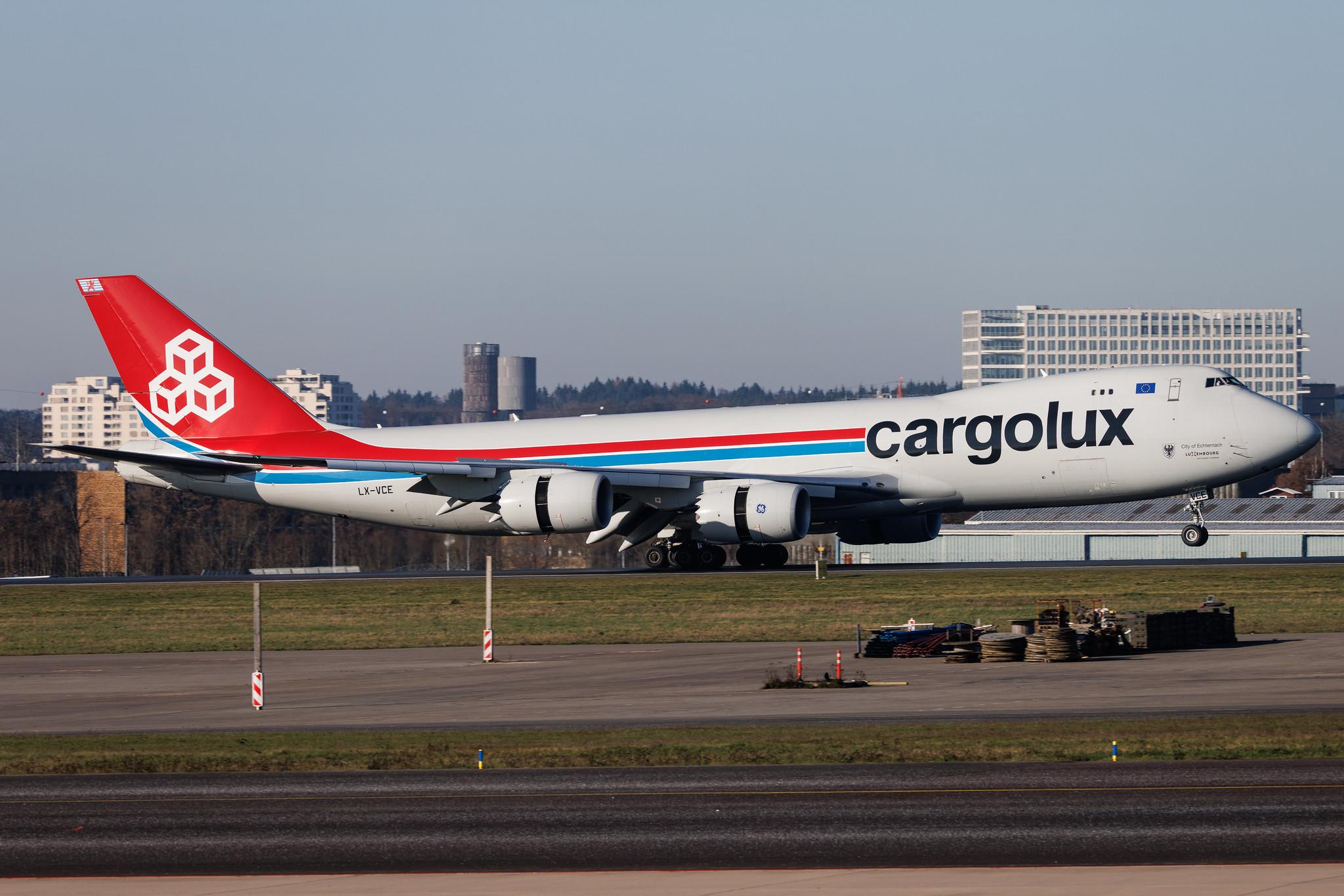 Luxembourg Findel Airport: Cargolux (CV / CLX) | Boeing 747-8R7F B748 | LX-VCE | MSN 35810