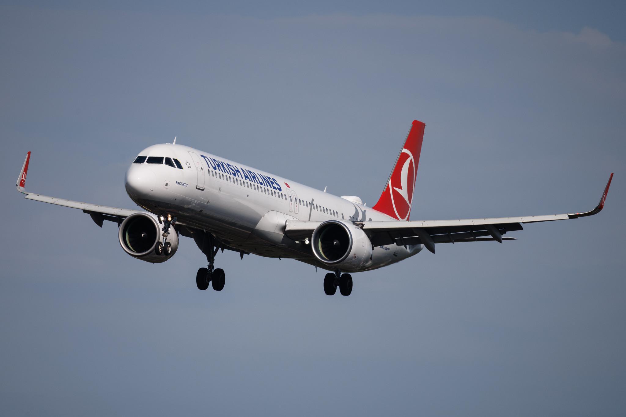 Hamburg Airport: Turkish Airlines (TK / THY) | Airbus A321-271NX A21N | TC-LSC | MSN 8617