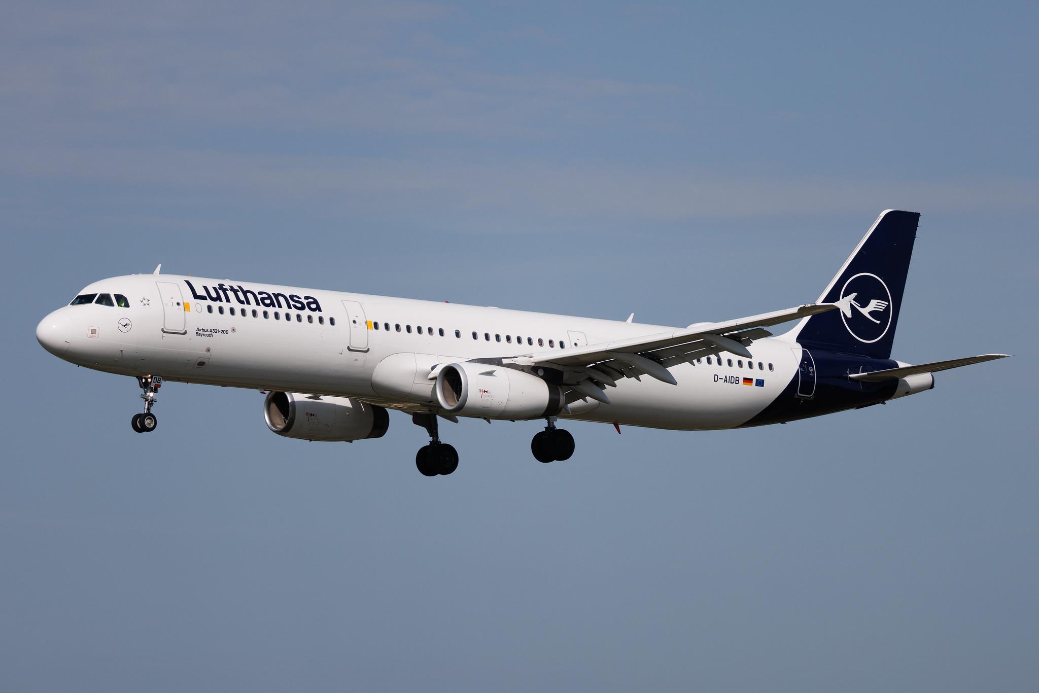 Hamburg Airport: Lufthansa (LH / DLH) | Airbus A321-231 A321 | D-AIDB | MSN 4545