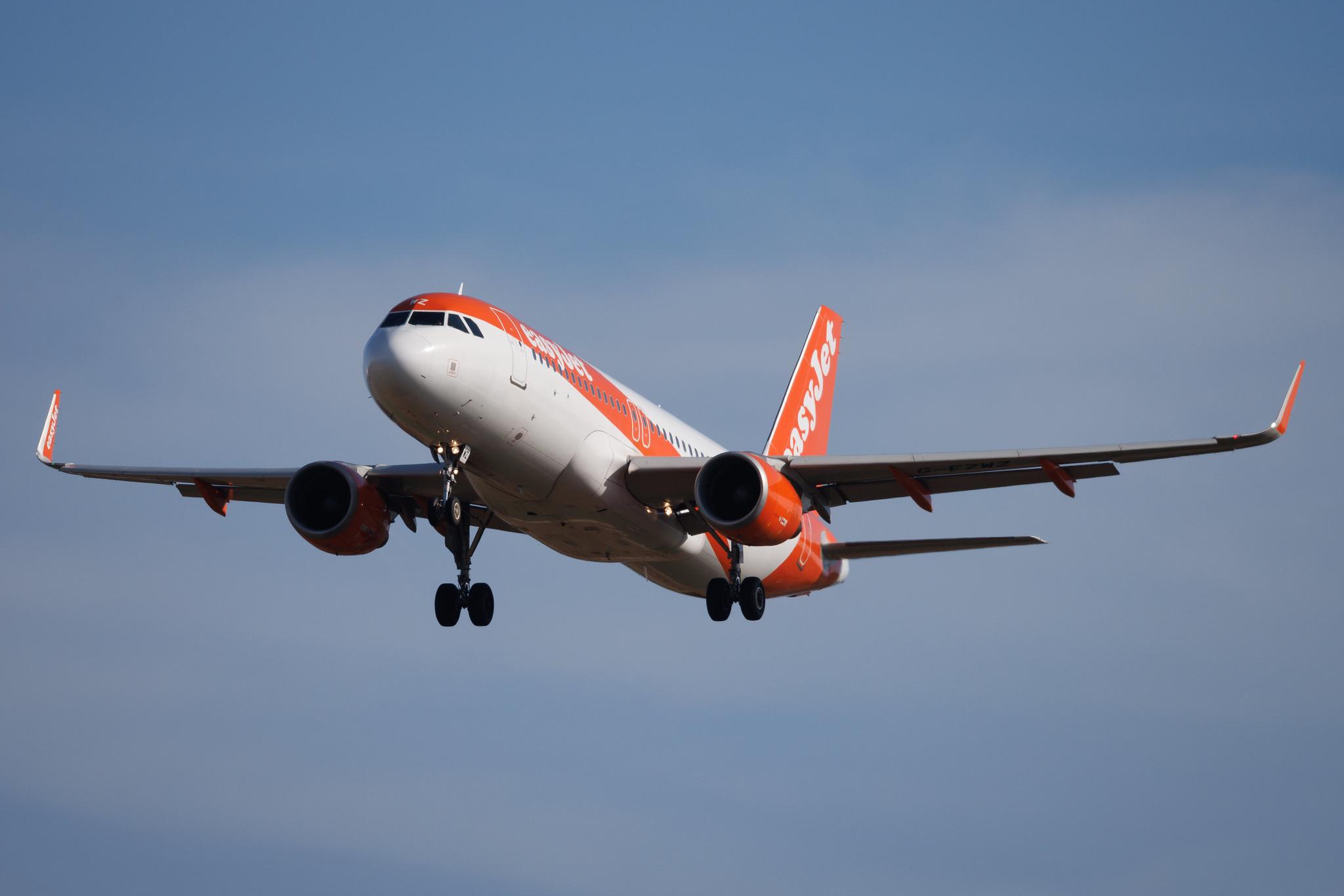 Palma de Mallorca Airport: easyJet (U2 / EZY) | Airbus A320-214 A320 | G-EZWZ | MSN 06353