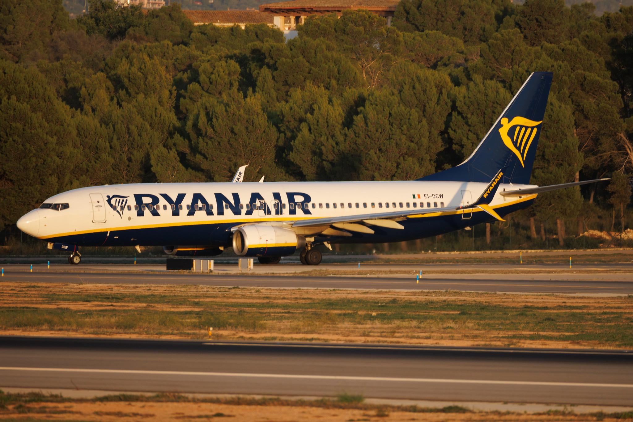Palma de Mallorca Airport: Ryanair (FR / RYR) | Boeing 737-8AS B738 | EI-DCW | MSN 33568