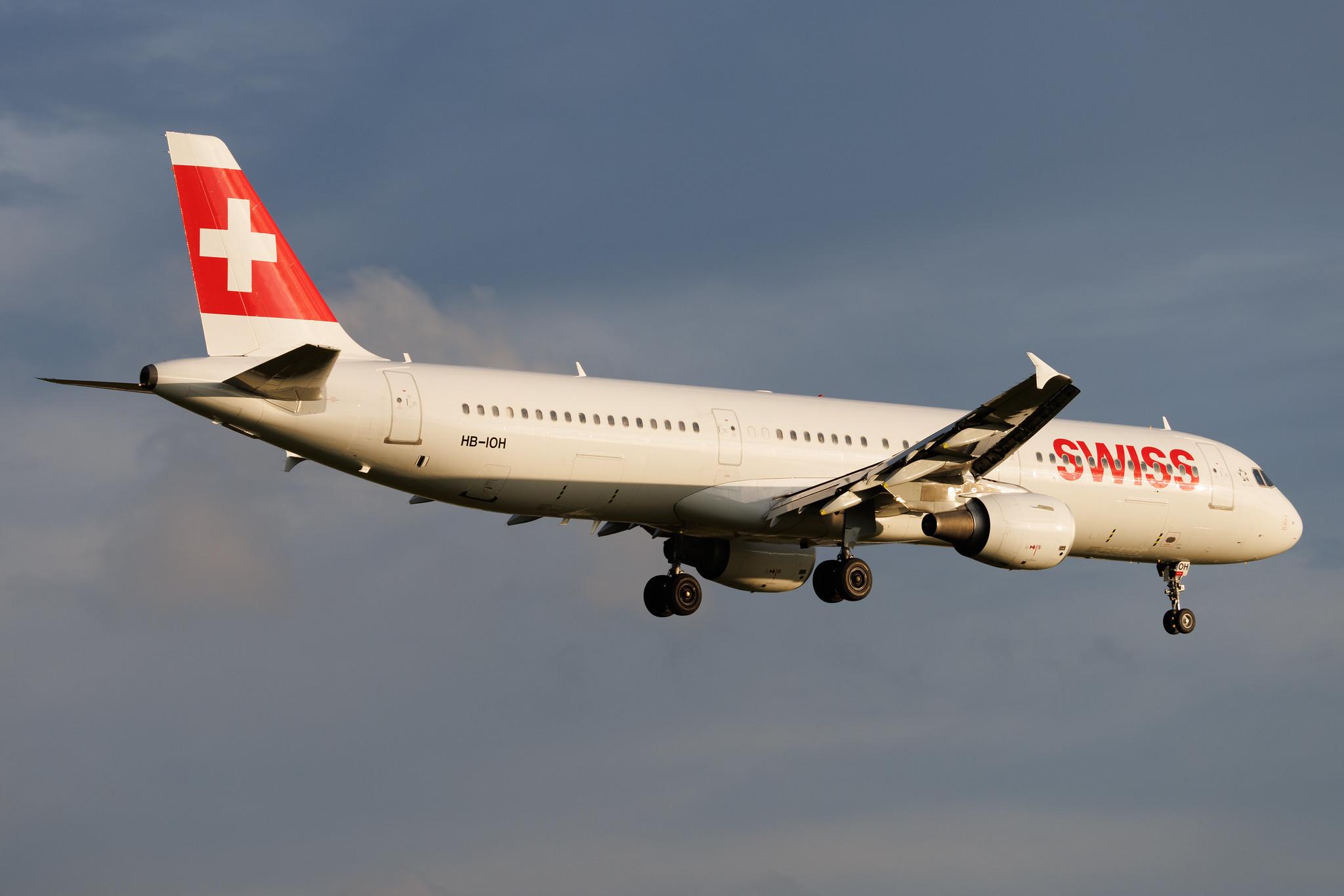 Hamburg Airport: Swiss (LX / SWR) | Airbus A321-111 A321 | HB-IOH | MSN 0664
