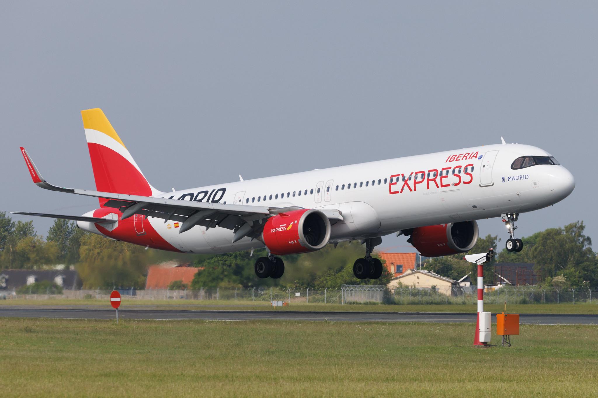 Copenhagen Airport: Iberia Express (I2 / IBS) | Airbus A321-251NX A21N | EC-NIF | MSN 10025