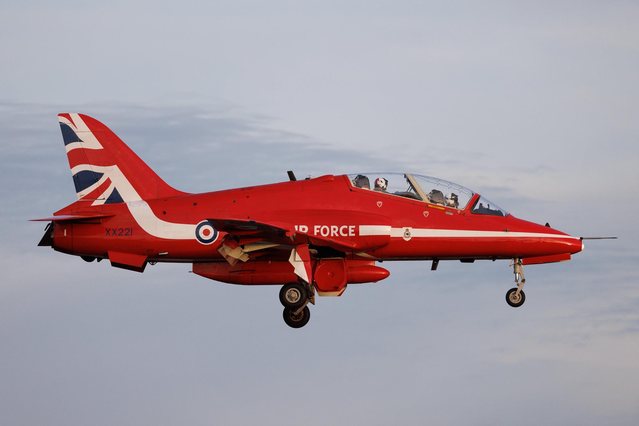 Hamburg Airport: Red Arrows Display Team (RFR) | Operator: United Kingdom - Royal Air Force | British Aerospace Hawk T.1 HAWK | XX221 | MSN 312057/057