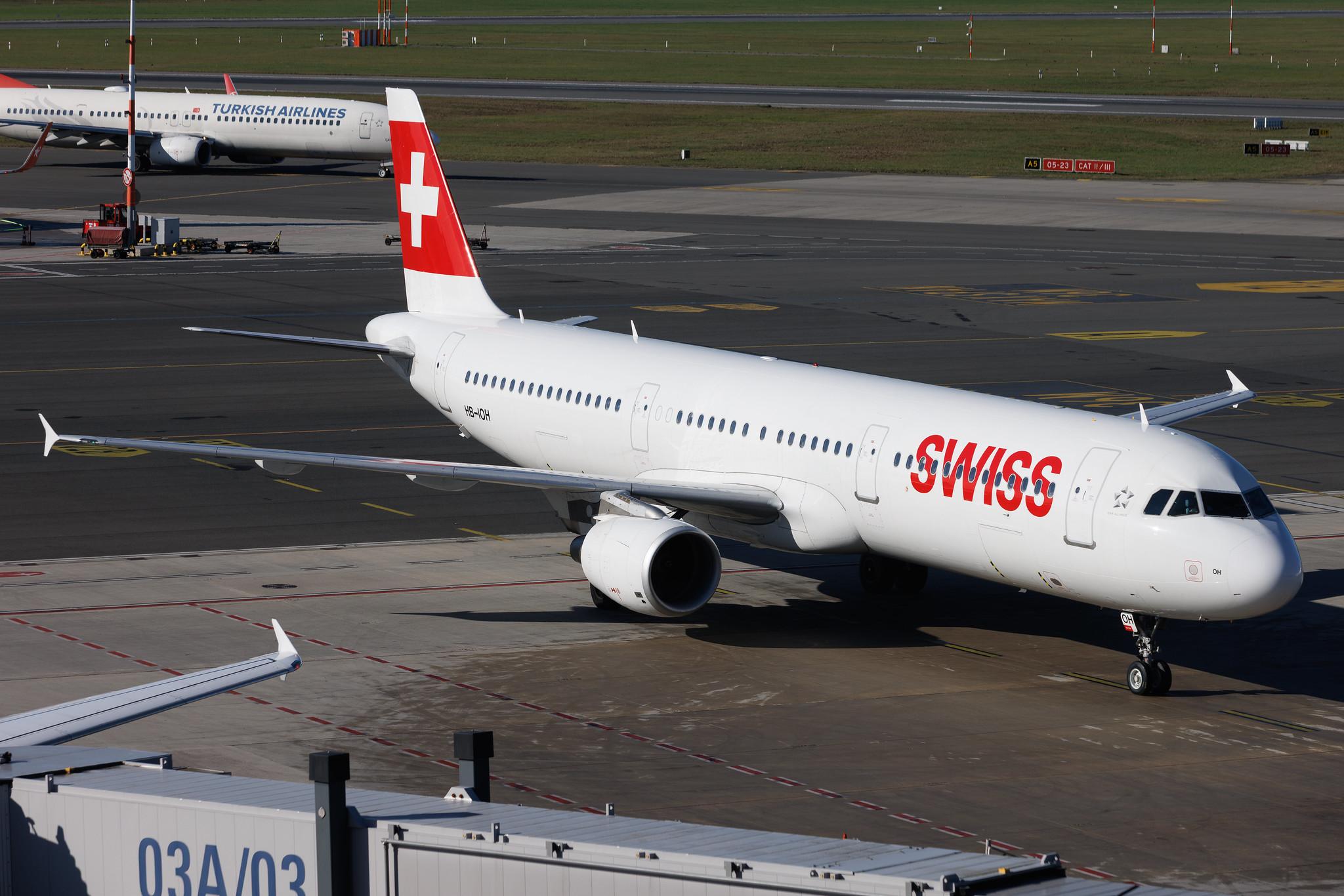 Hamburg Airport: Swiss (LX / SWR) | Airbus A321-111 A321 | HB-IOH | MSN 0664