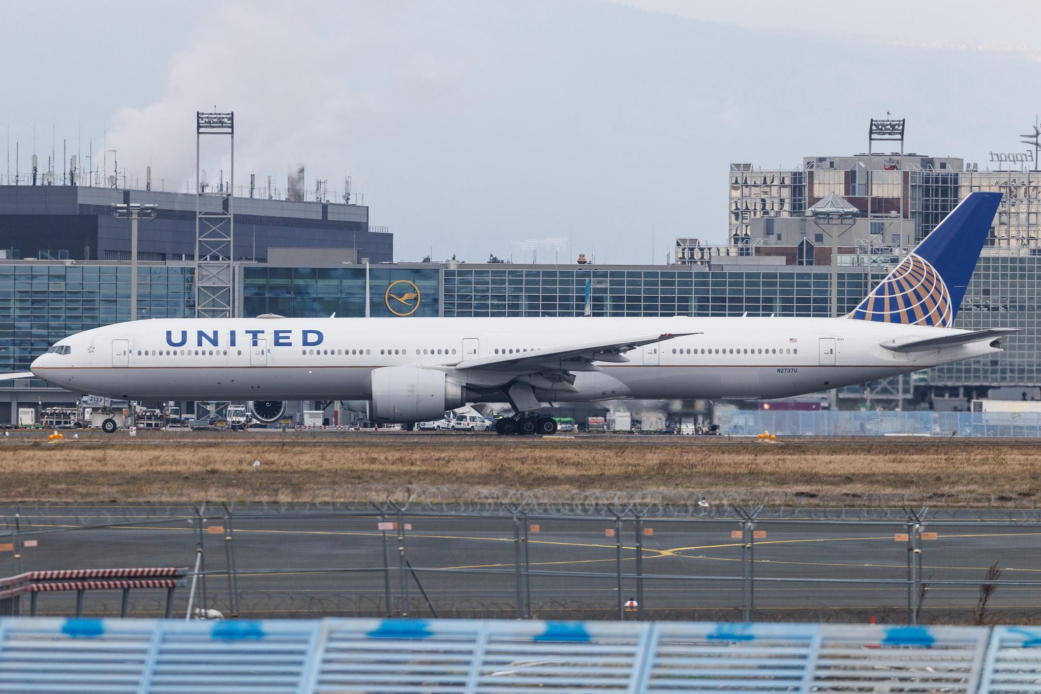 Frankfurt Airport: United Airlines (UA / UAL) | Boeing 777-322(ER) B77W | N2737U | MSN 62647