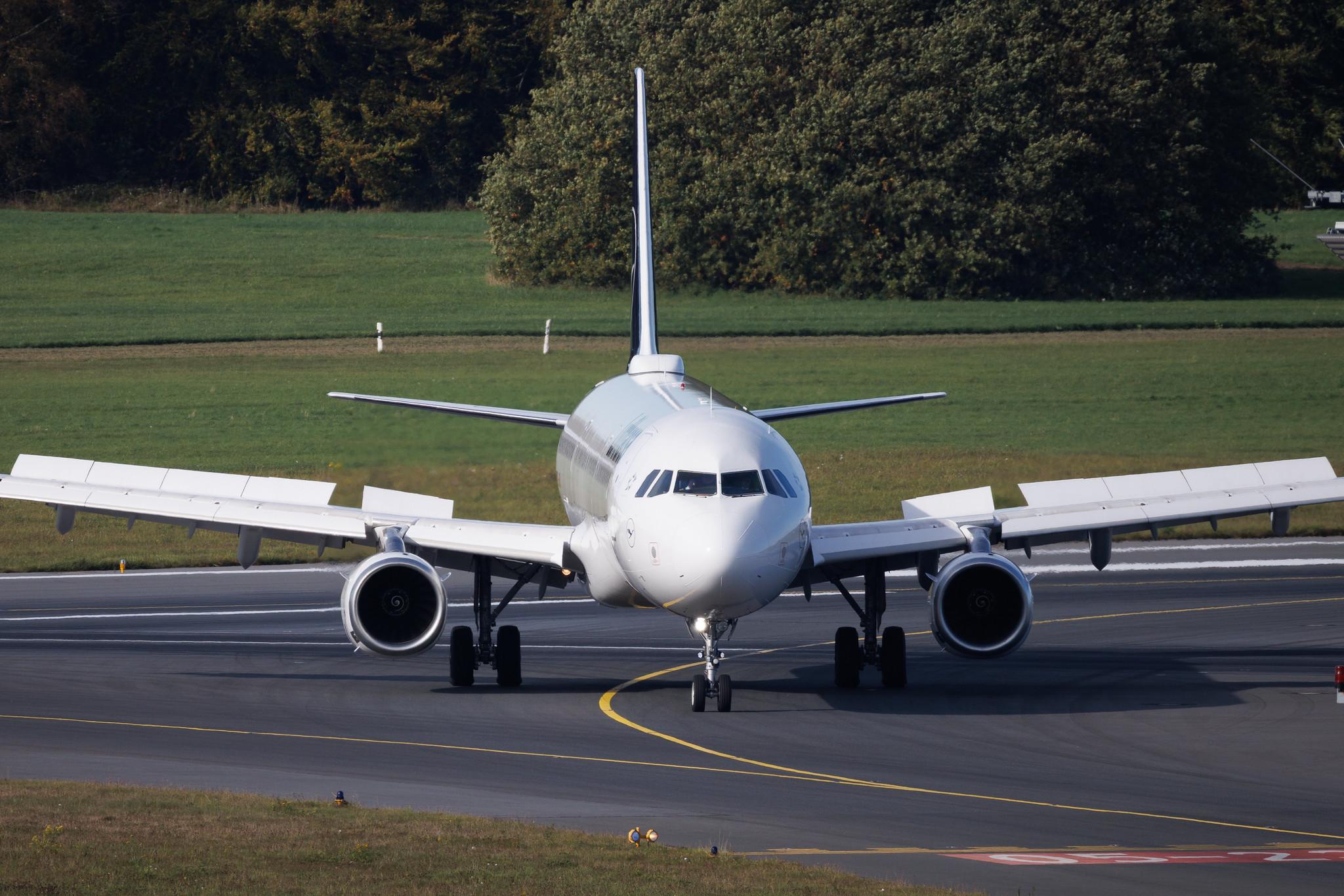 Hamburg Airport: Lufthansa (LH / DLH) | Airbus A321-131 A321 | D-AIRX | MSN 0887