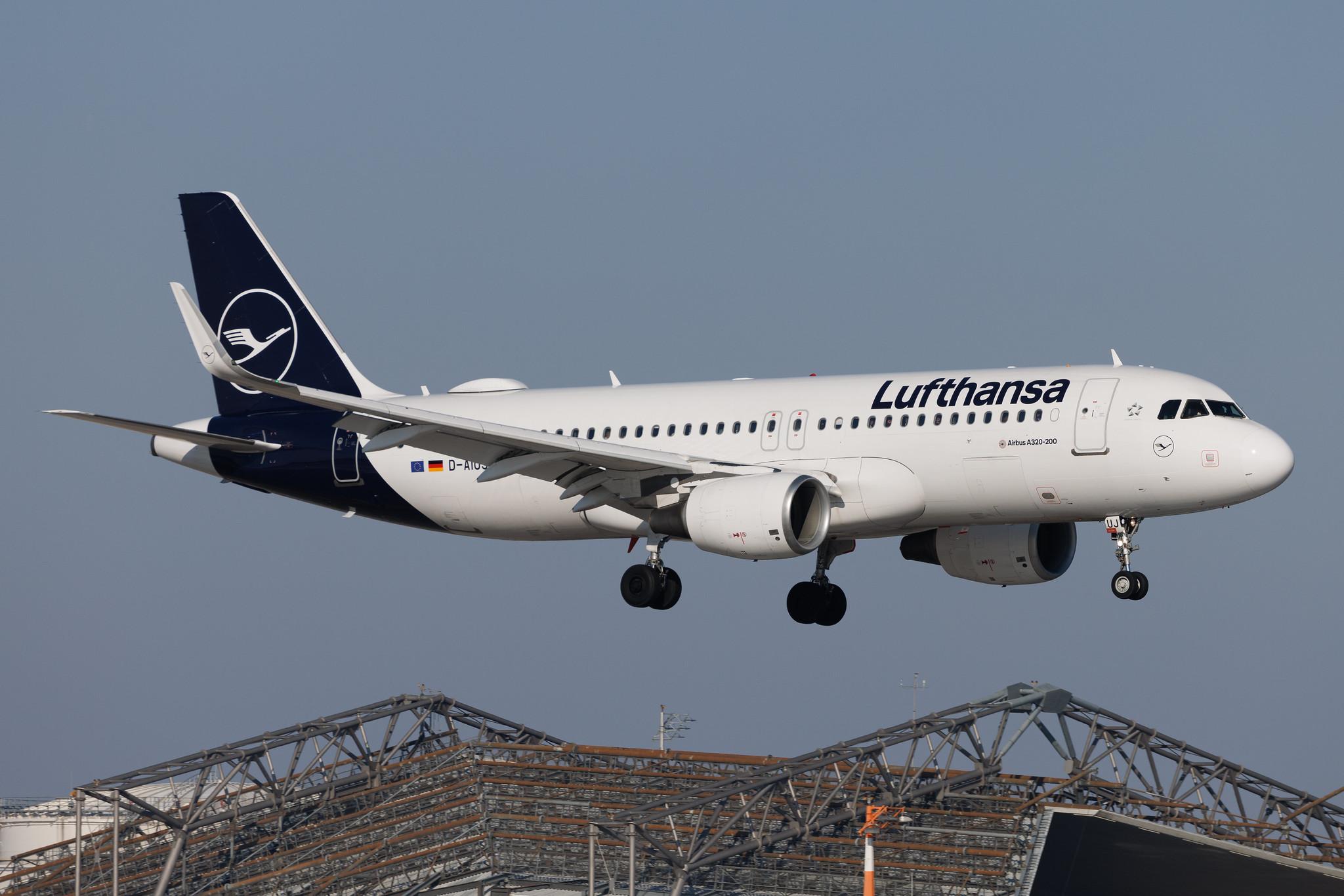 Munich Airport: Lufthansa (LH / DLH) | Airbus A320-214 A320 | D-AIUJ | MSN 6301