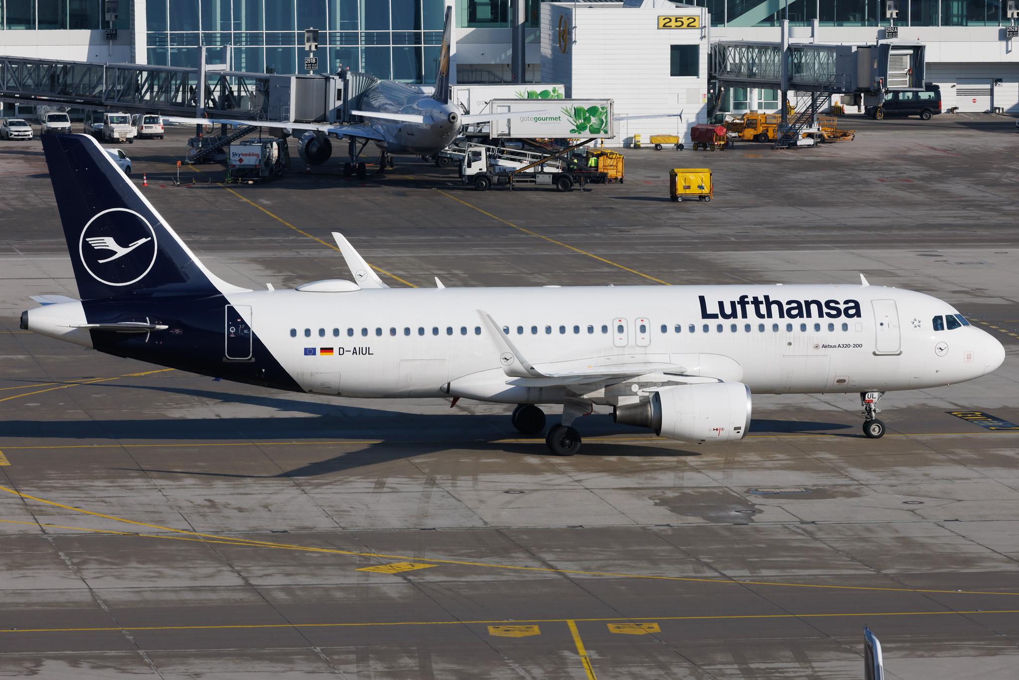 Munich Airport: Lufthansa (LH / DLH) | Airbus A320-214 A320 | D-AIUL | MSN 6521