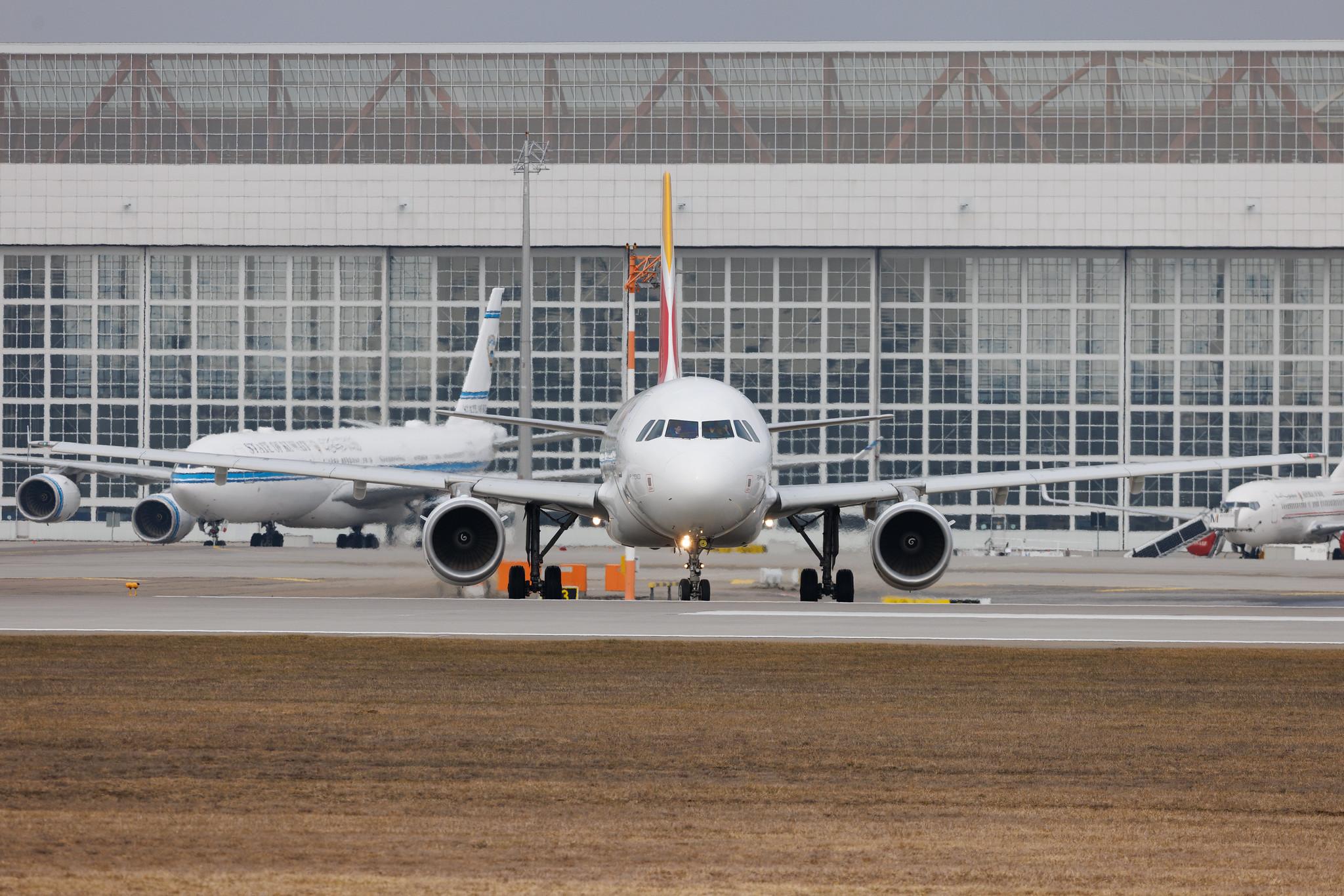 Munich Airport: Iberia (IB / IBE) | Airbus A319-111 A319 | EC-KUB | MSN 03651