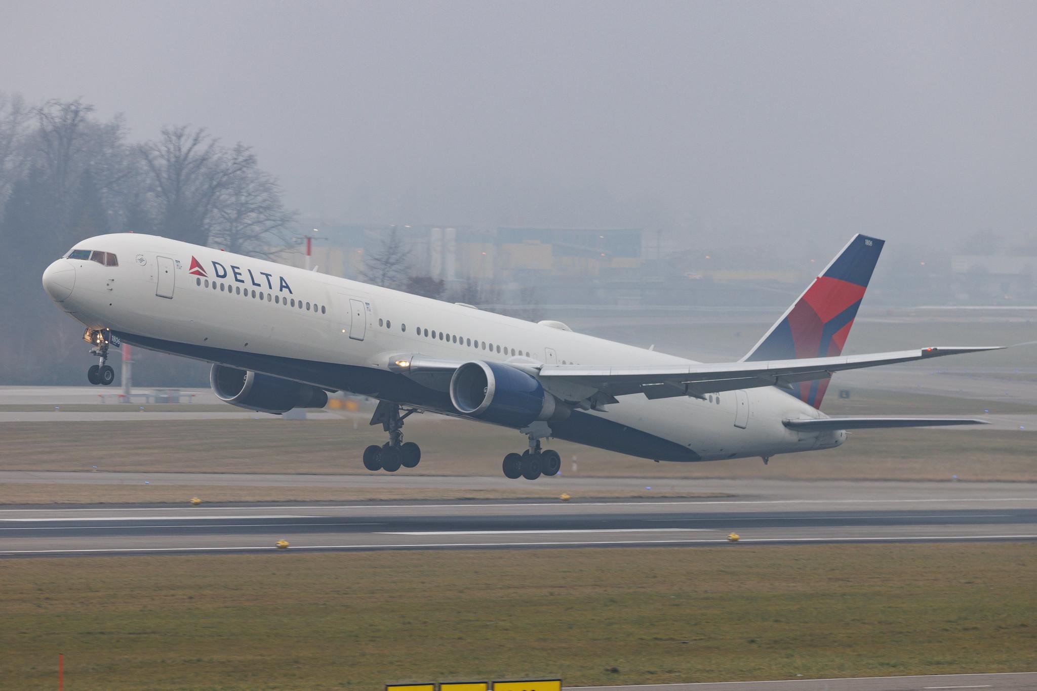 Flughafen Zürich: Delta Air Lines (DL / DAL) | Boeing 767-432(ER) B764 | N830MH | MSN 29701