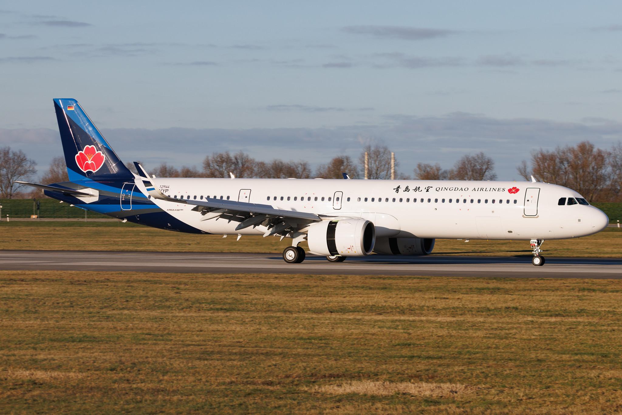 Hamburg Finkenwerder: Qingdao Airlines (QW / QDA) | Airbus A321-271NX A21N | D-AVYP | B-32PM | MSN 12944
