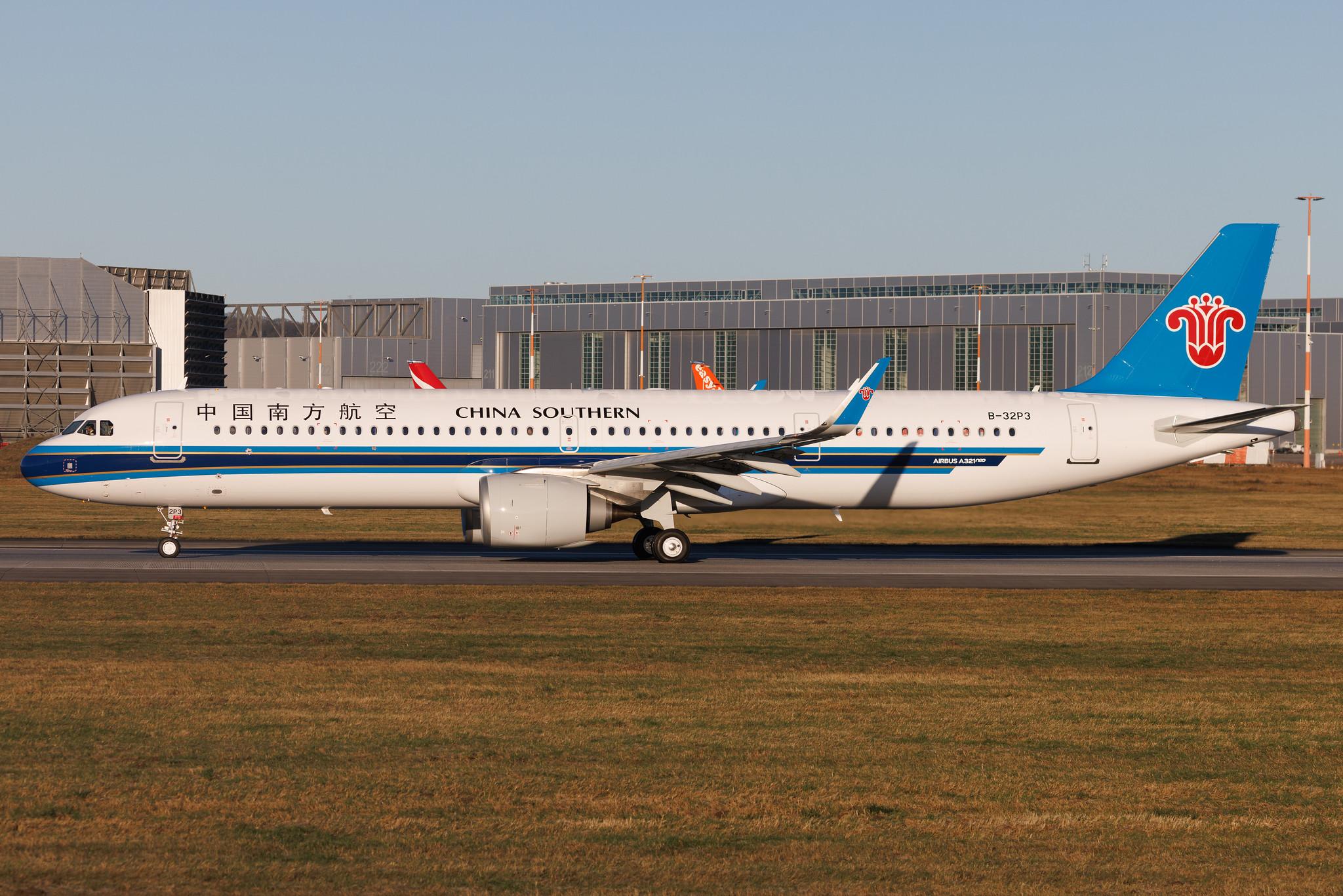 Hamburg Finkenwerder: China Southern Airlines (CZ / CSN) | Airbus A321-251NX A21N | B-32P3 | MSN 12813