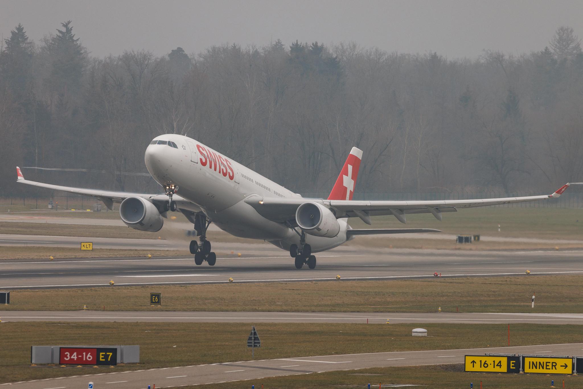Flughafen Zürich: Swiss (LX / SWR) | Airbus A330-343 A333 | HB-JHF | MSN 1089
