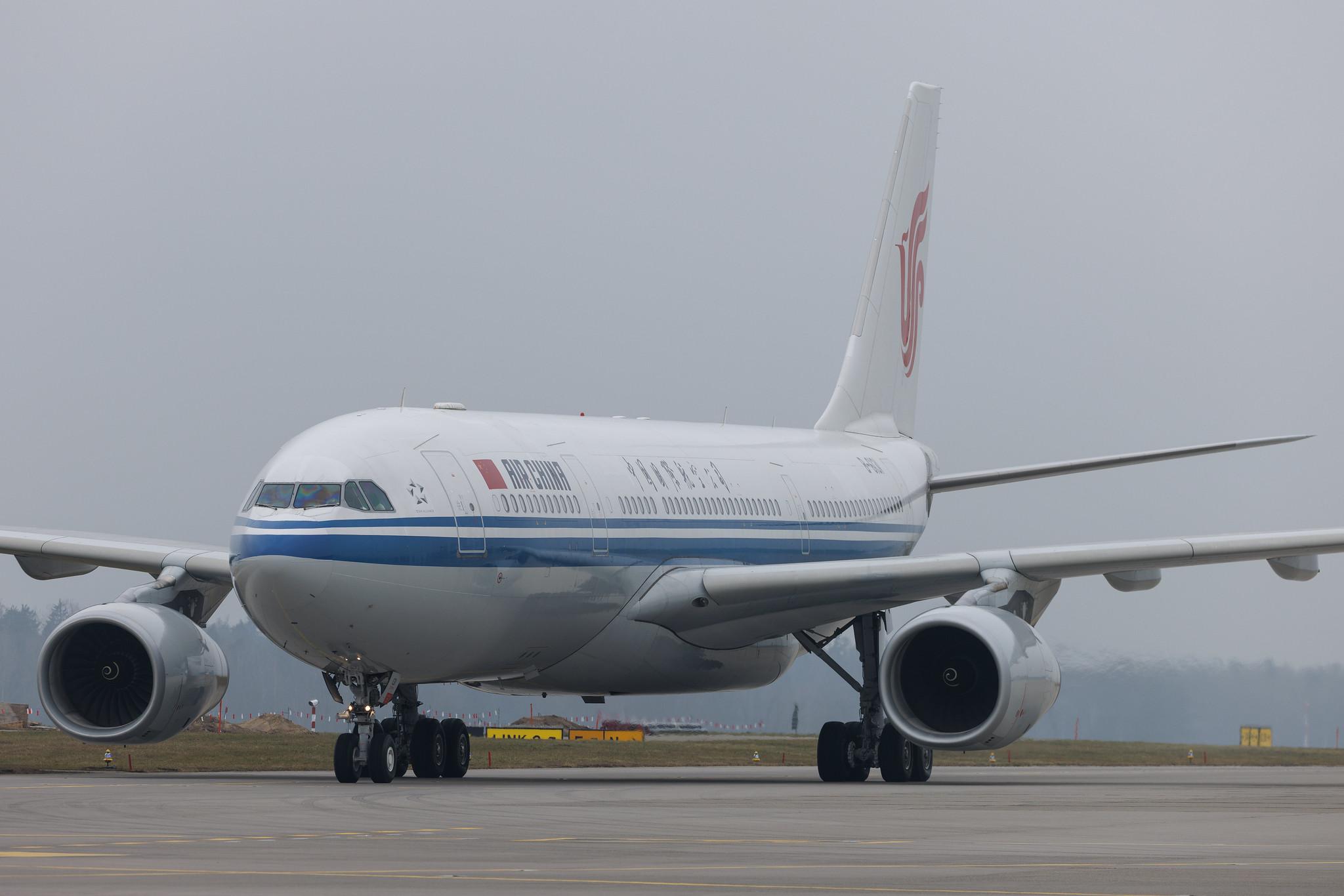 Flughafen Zürich: Air China (CA / CCA) | Airbus A330-243 A332 | B-6131 | MSN 0941