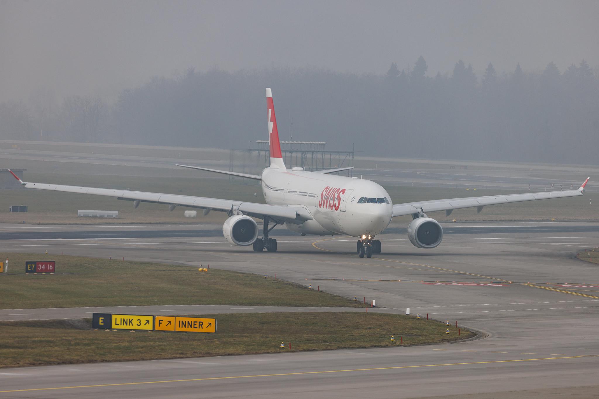 Flughafen Zürich: Swiss (LX / SWR) | Airbus A330-343 A333 | HB-JHM | MSN 1355