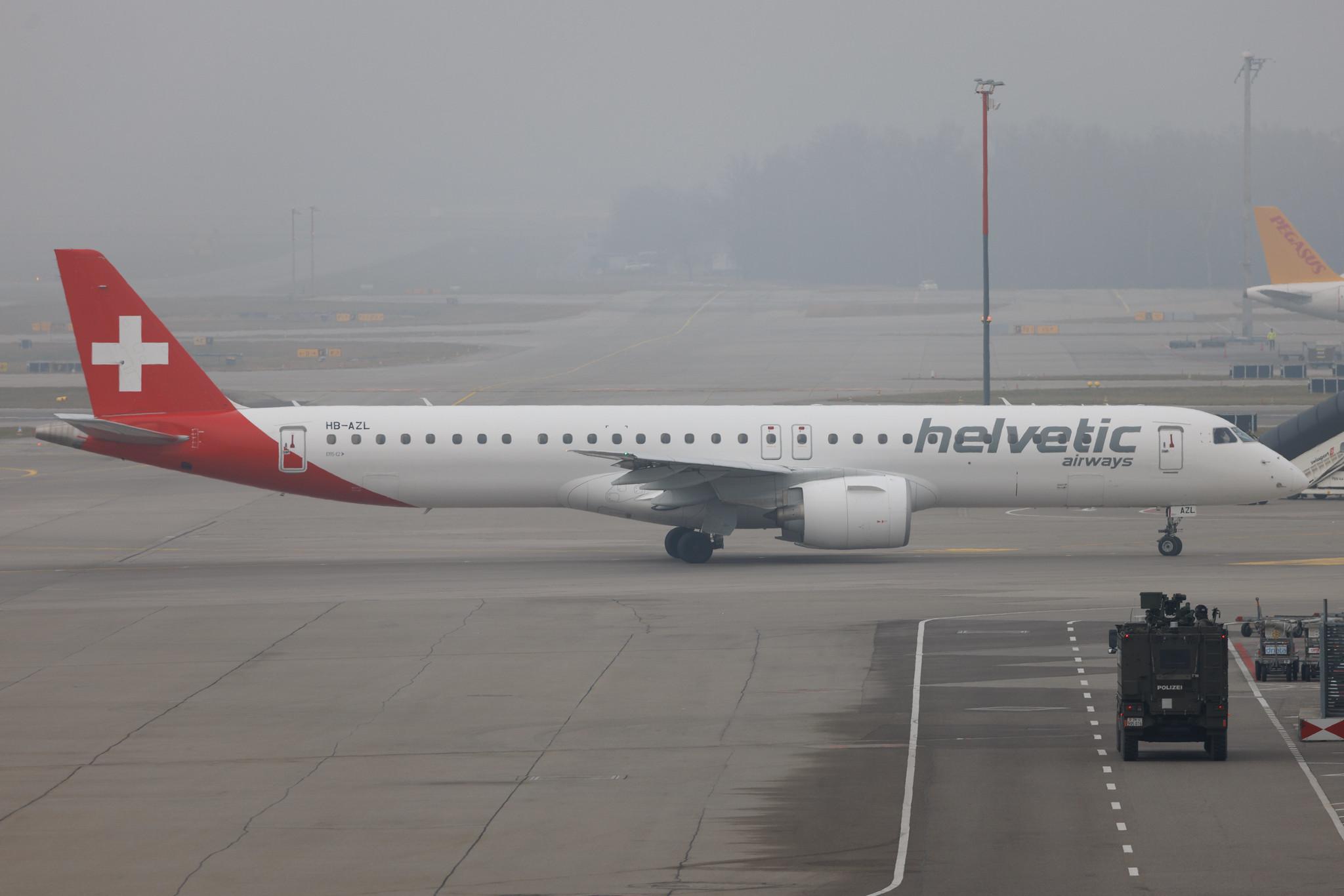 Flughafen Zürich: Helvetic Airways (2L / OAW) | Embraer E195-E2 E295 | HB-AZL | MSN 19020059