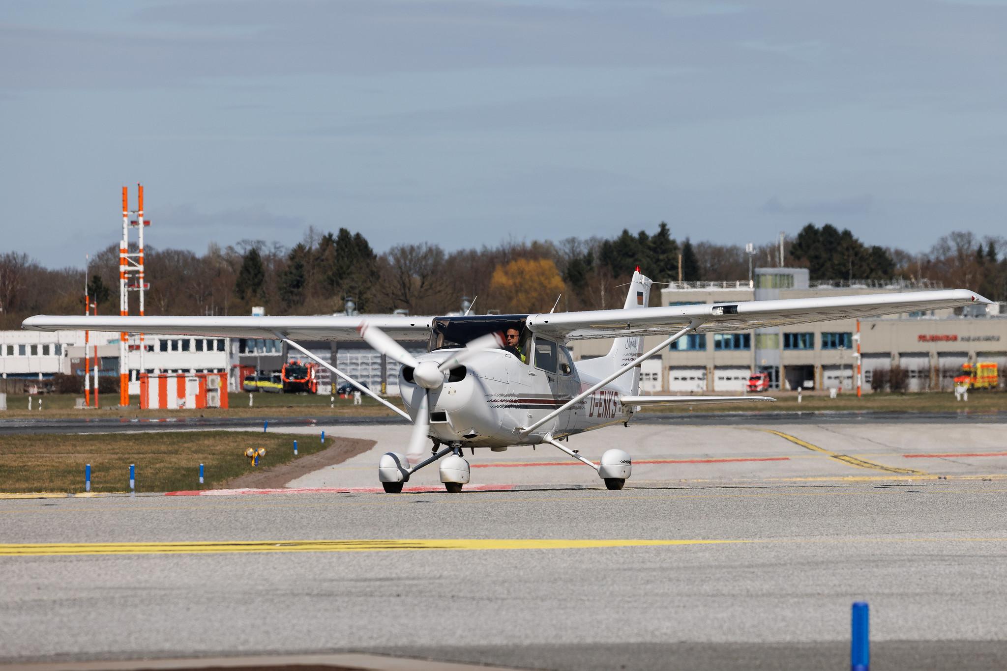 Hamburg Airport: Hanseatischer Fliegerclub Hamburg | Cessna 172R C172 | D-ENKS | MSN 172-80136
