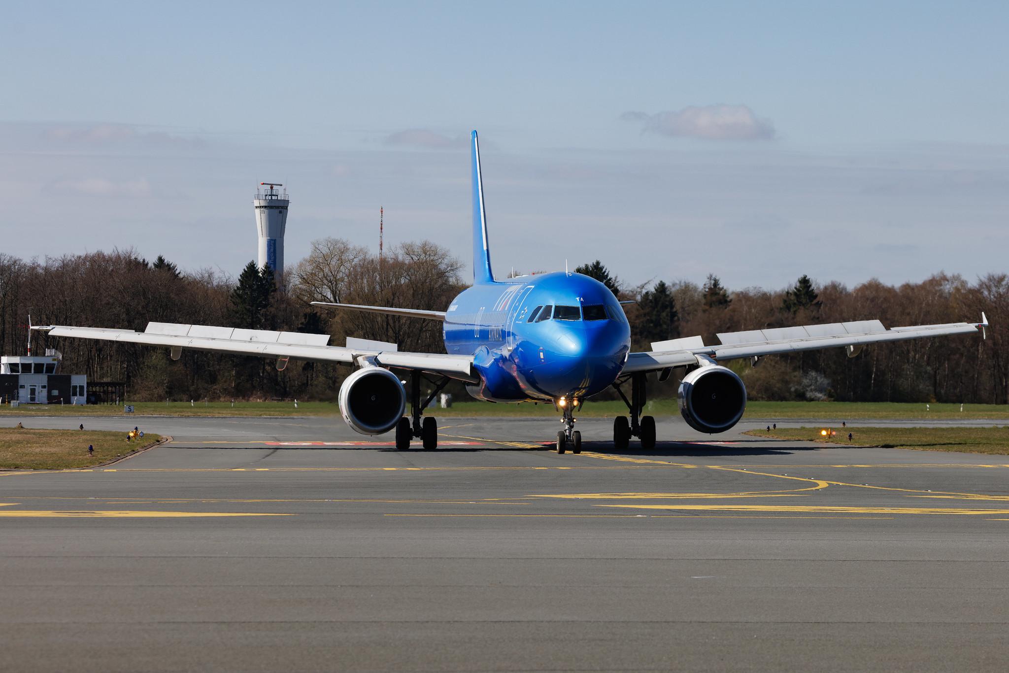 Hamburg Airport: ITA Airways (AZ / ITY) | Airbus A320-216 A320 | EI-DTA | MSN 03732
